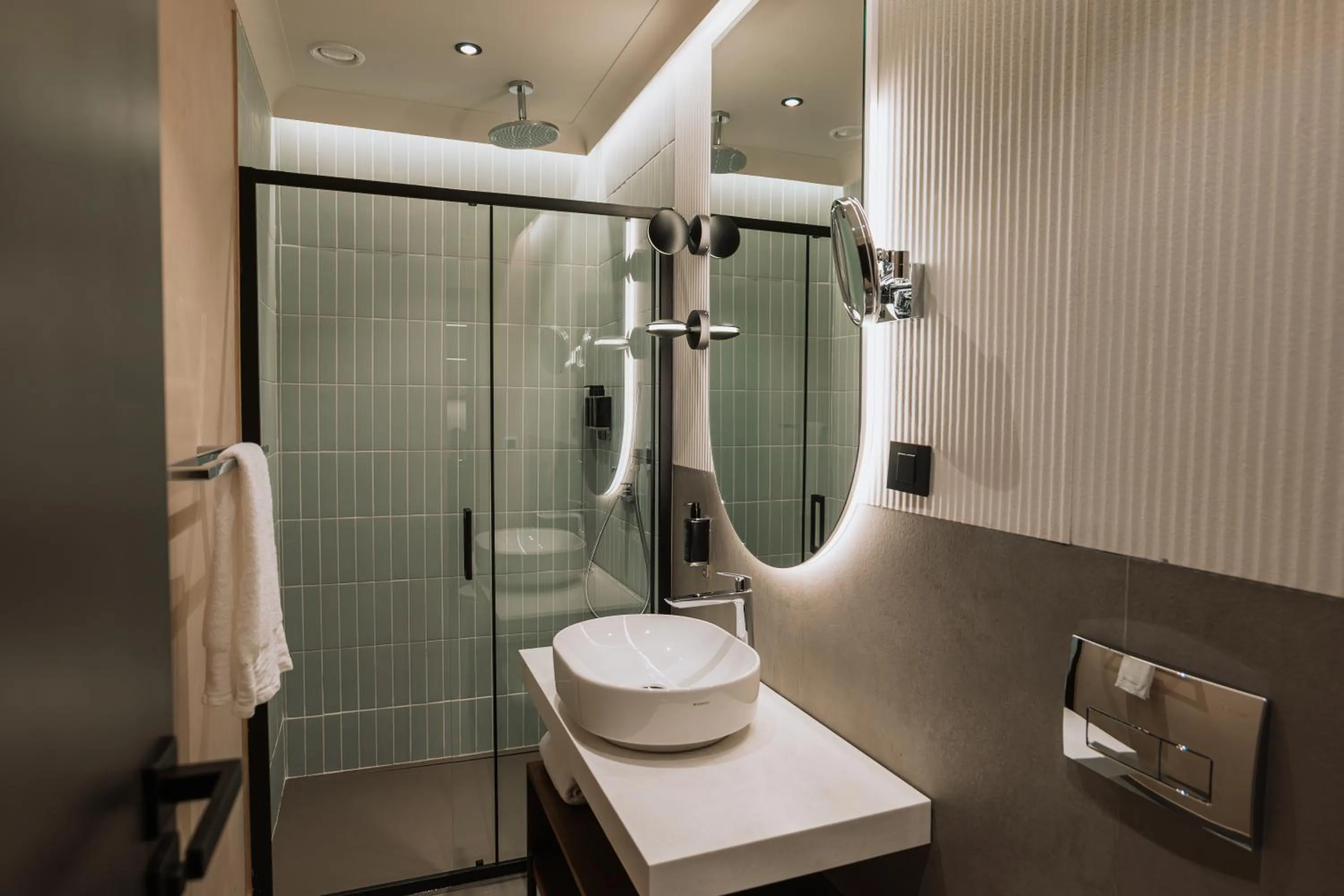 Shower in Hotel Trianon