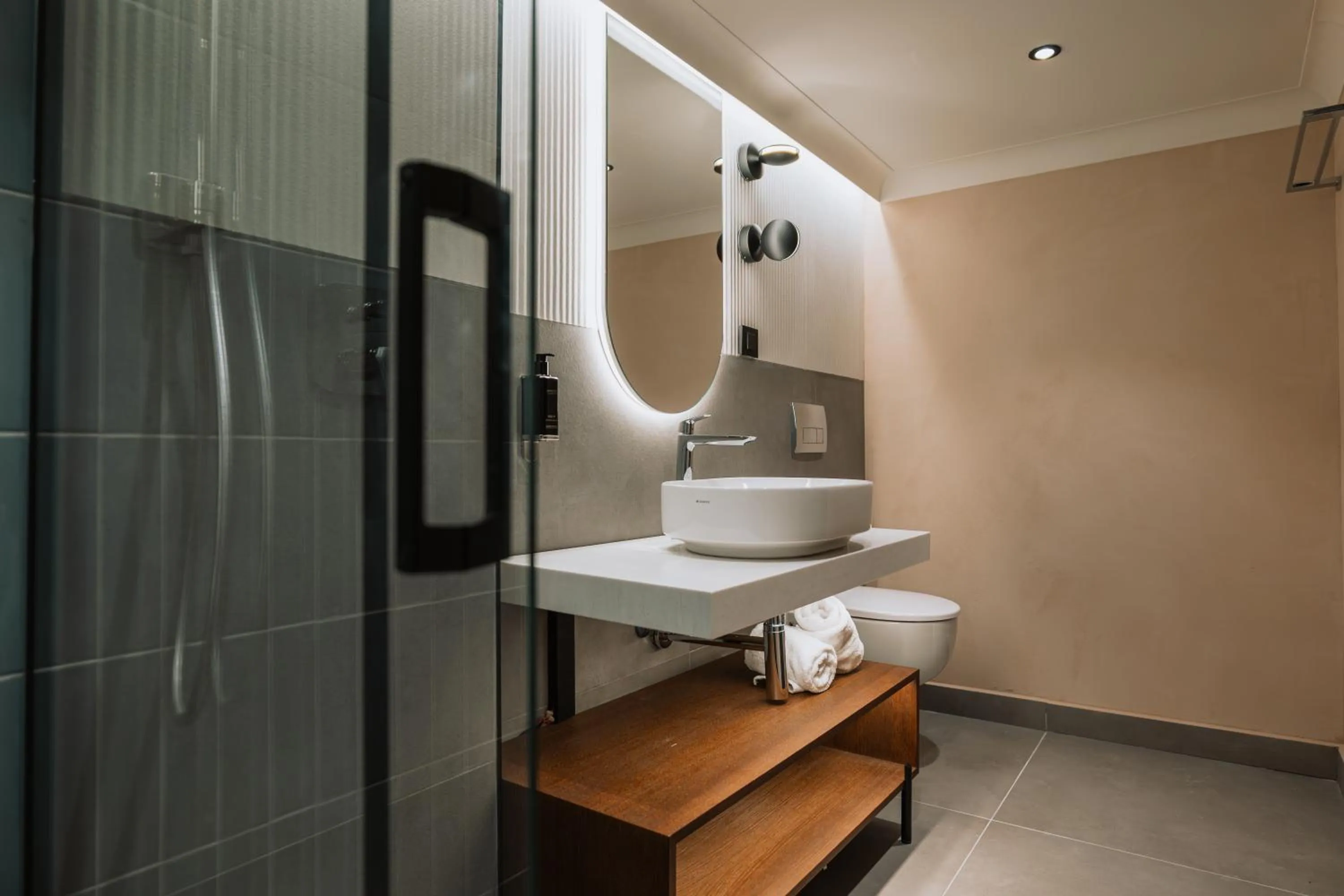 Shower in Hotel Trianon