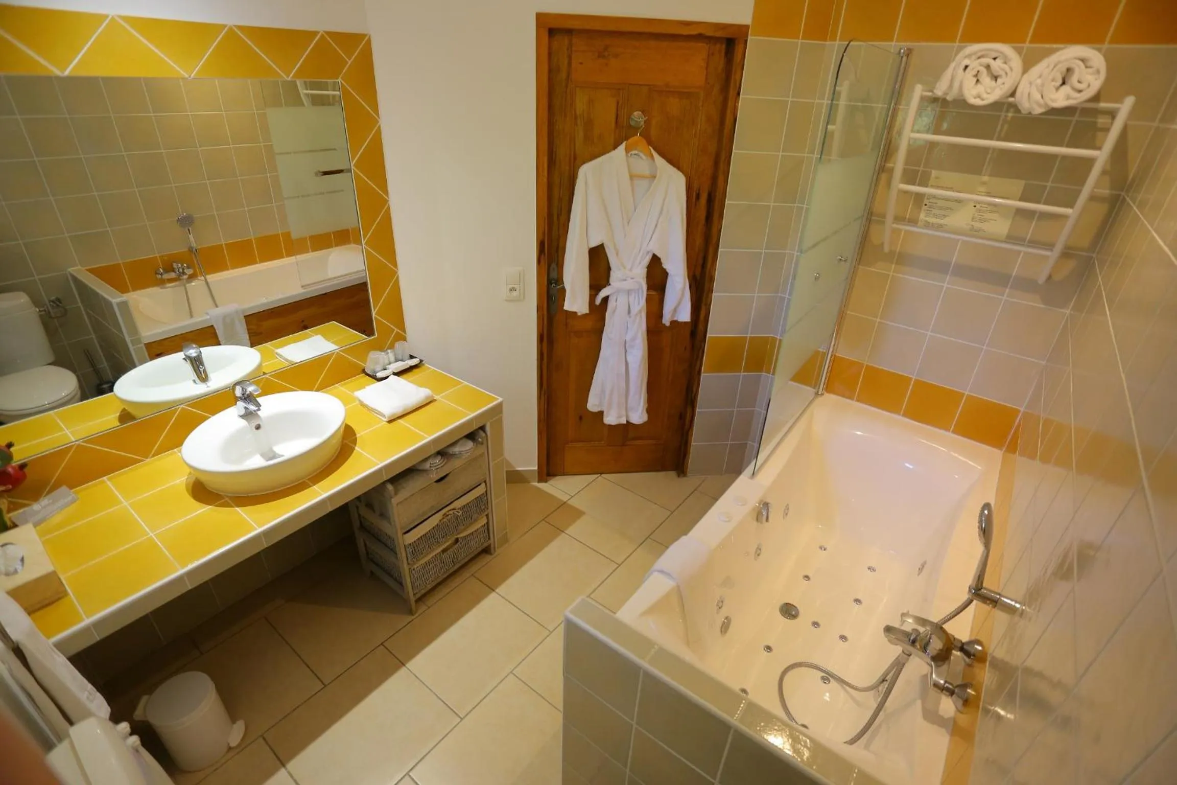 Maison CHENET - Les Chambres Entre Vigne et Garrigue - Teritoria