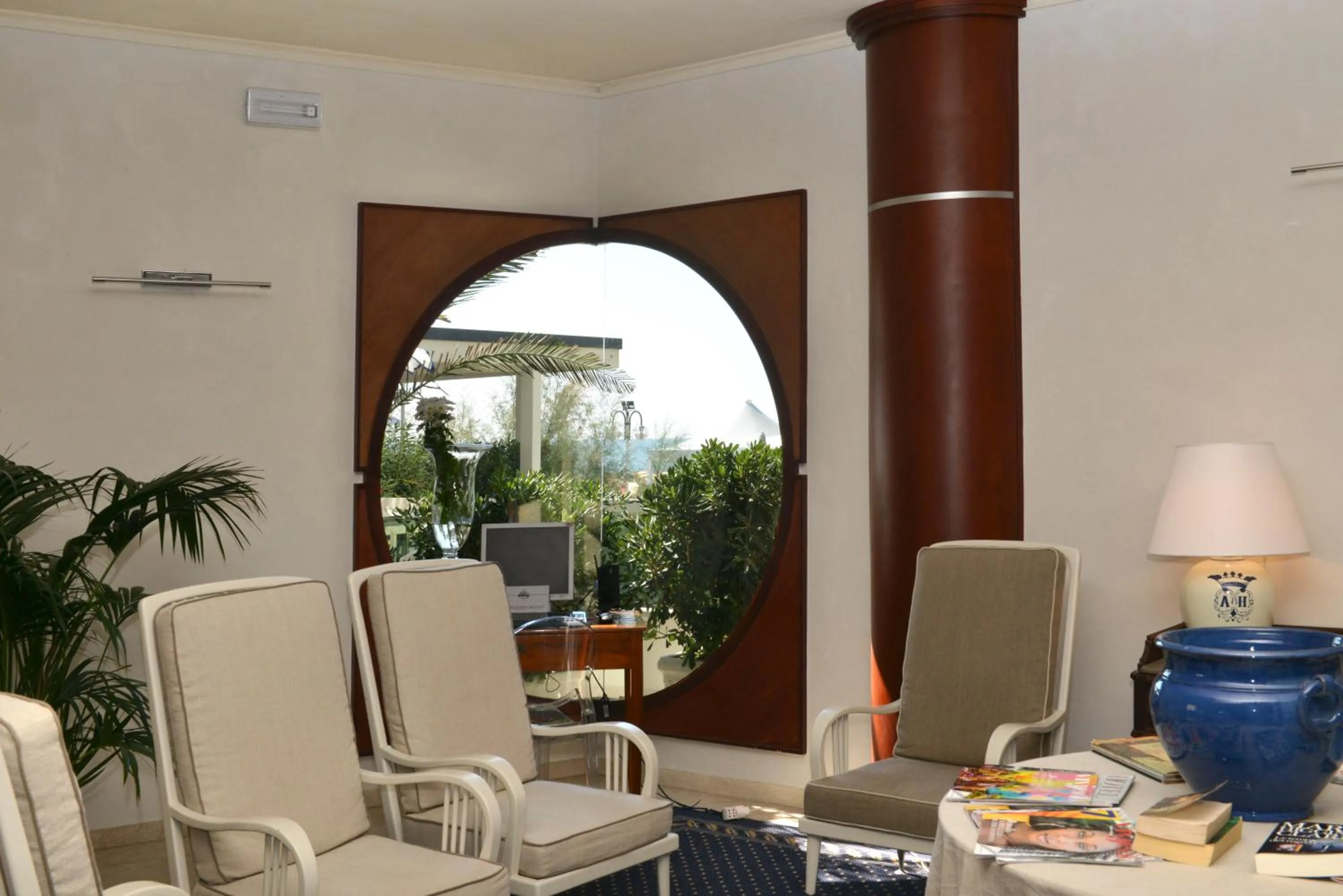 Communal lounge/ TV room in Hotel Anthony