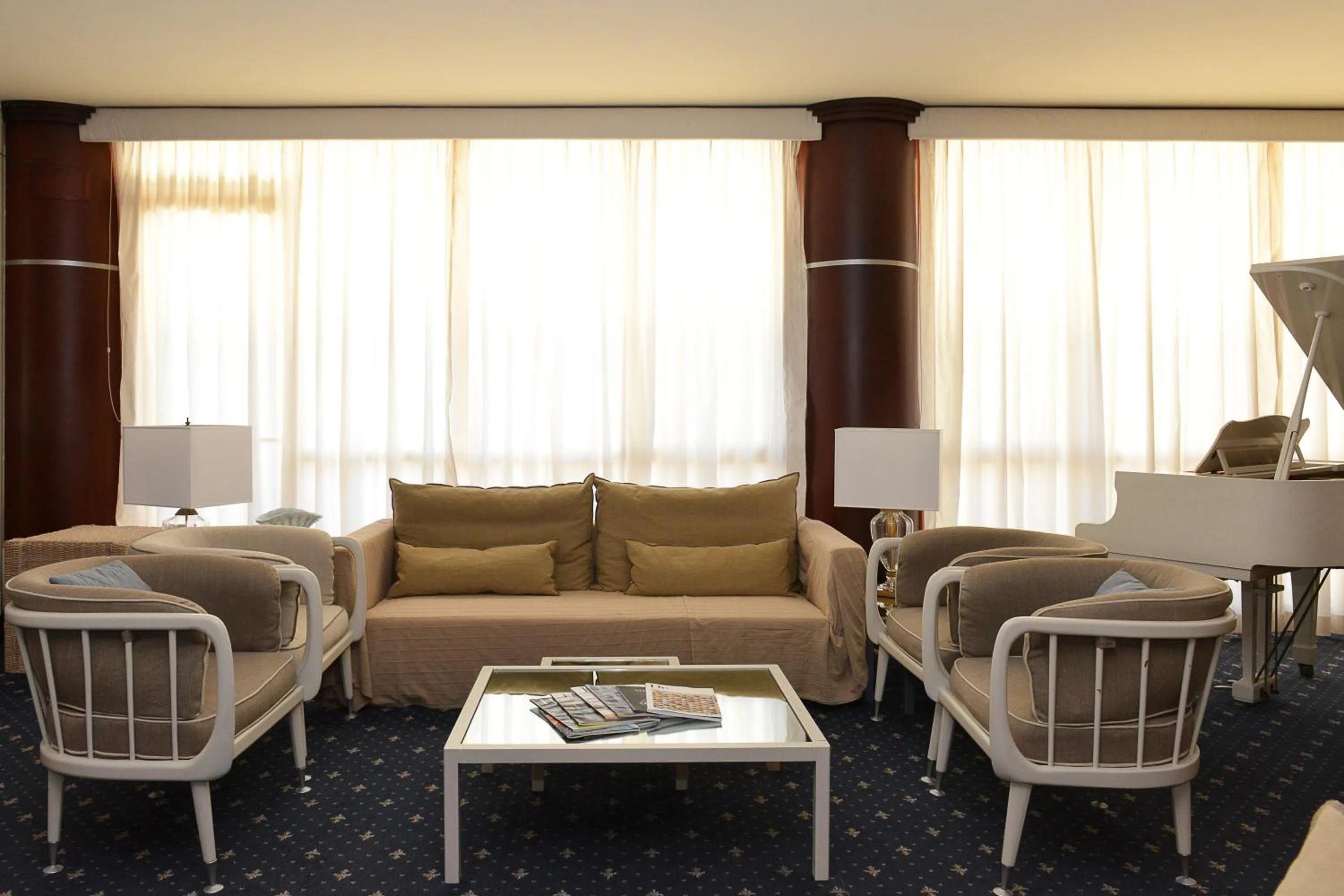 Communal lounge/ TV room in Hotel Anthony