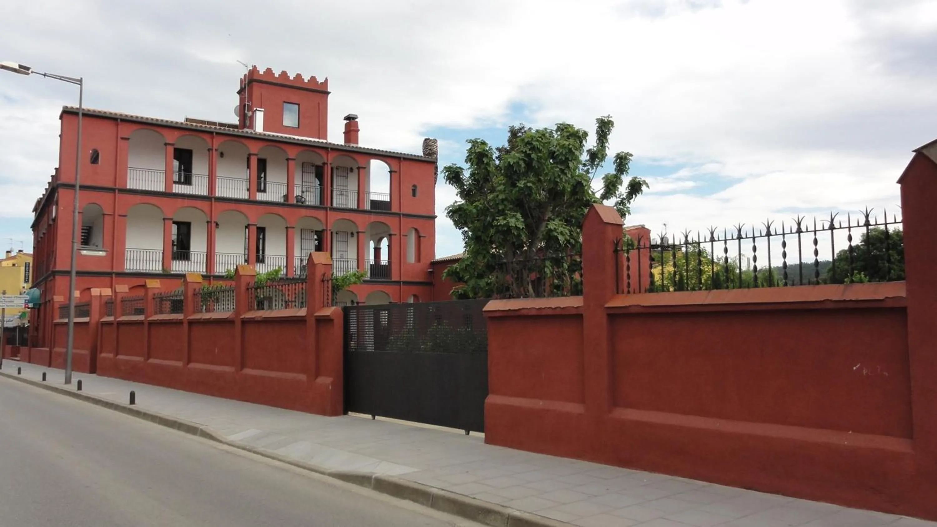 Facade/entrance in Aparthotel Can Gallart