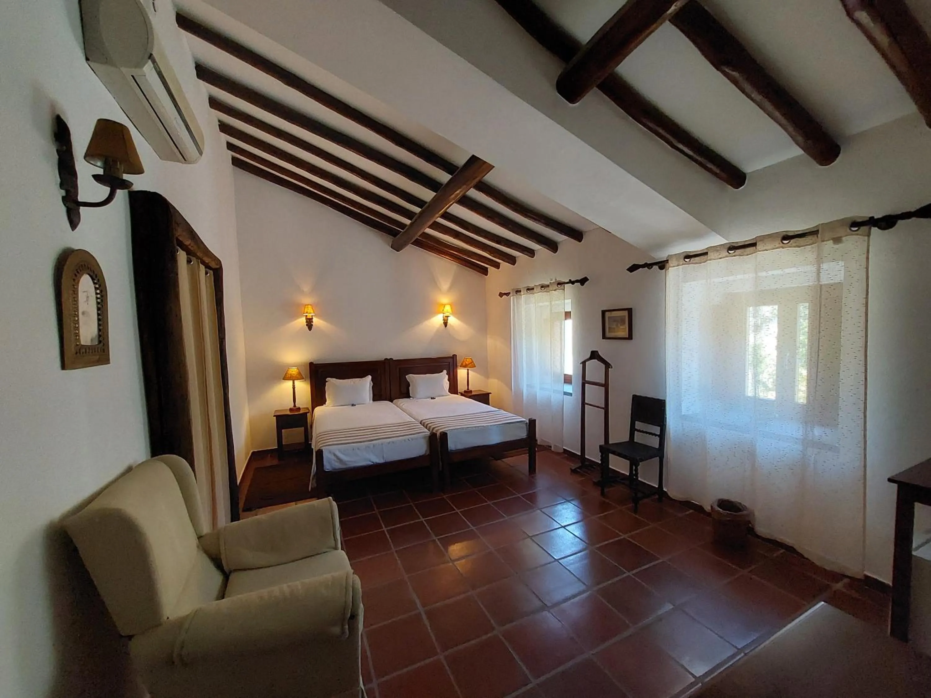 Photo of the whole room, Bed in Convento da Provença