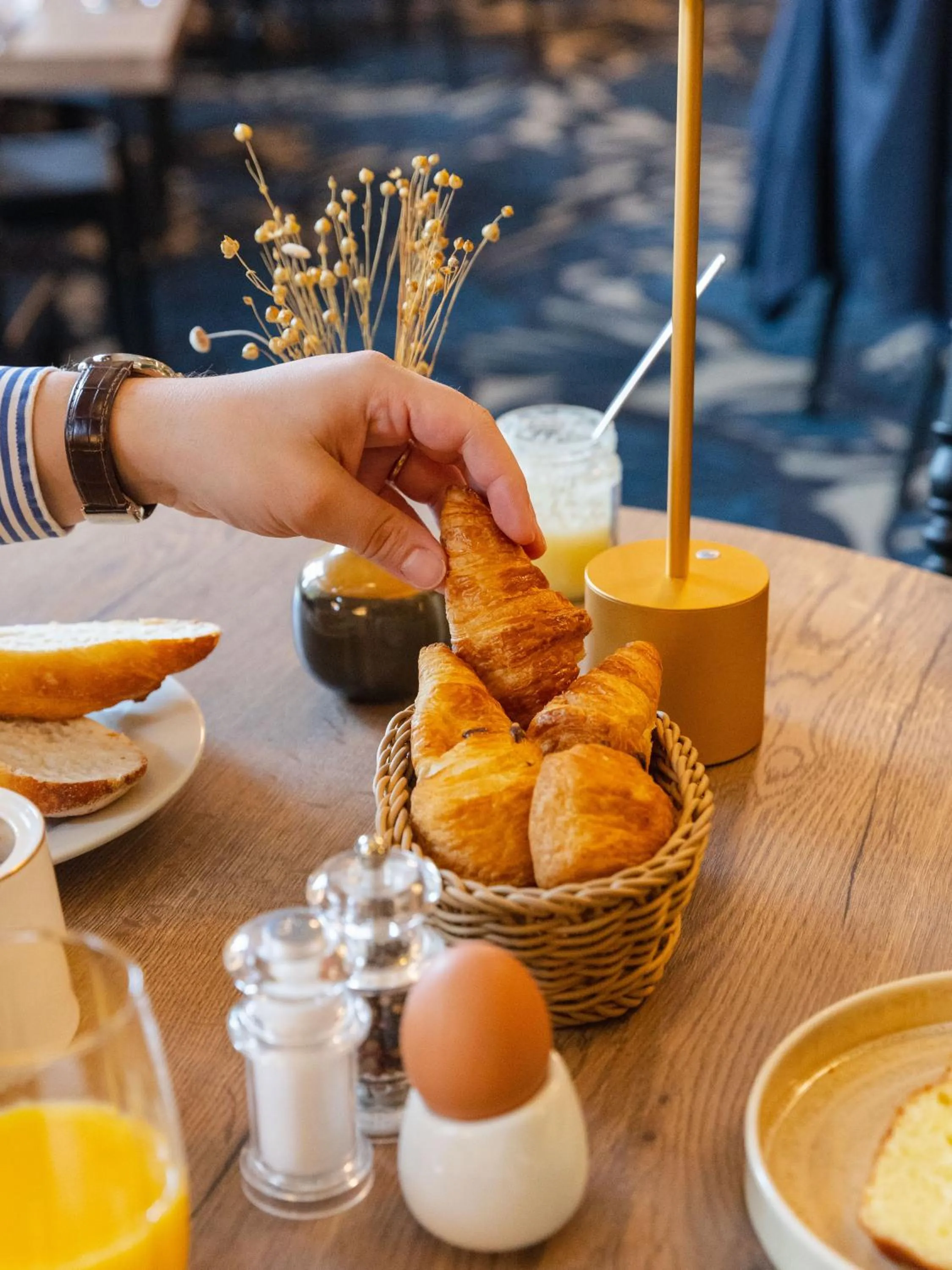 Breakfast in Le Boeuf Couronné - Hôtel & Restaurant Chartres- Logis Hotels