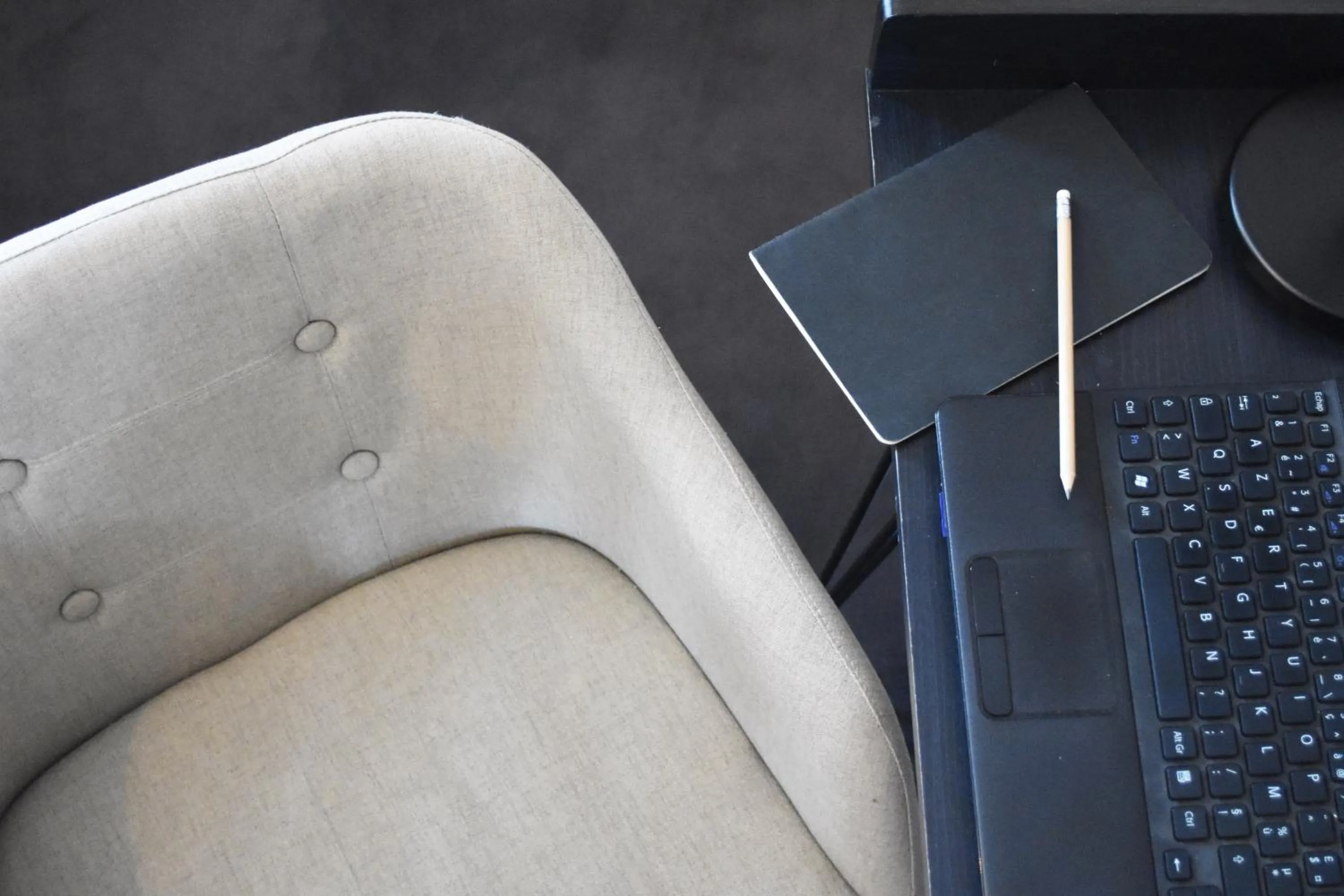 Decorative detail in Le Boeuf Couronné - Hôtel & Restaurant Chartres- Logis Hotels