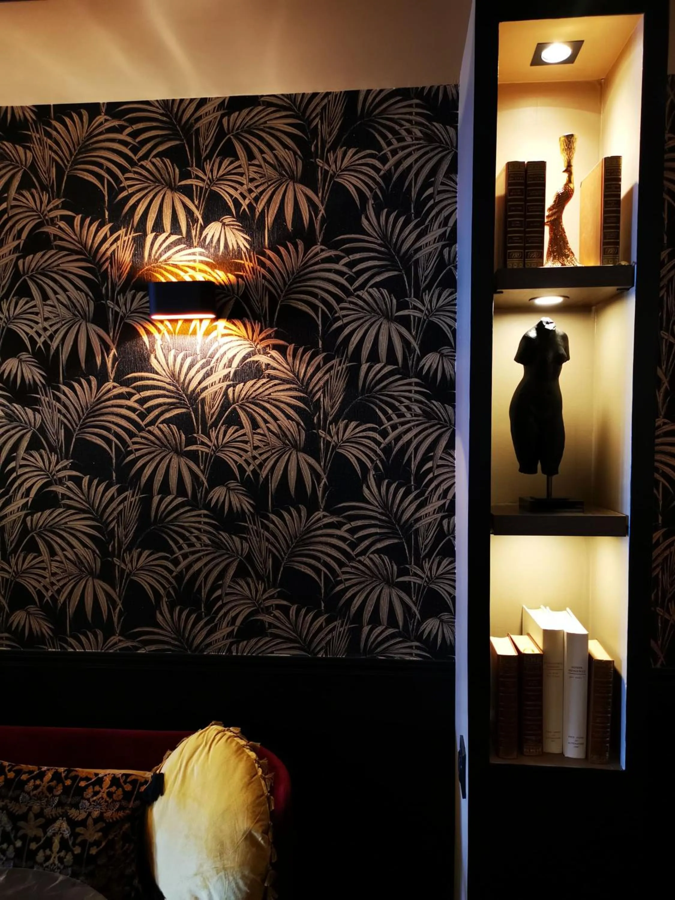 Lounge or bar in Le Boeuf Couronné - Hôtel & Restaurant Chartres- Logis Hotels