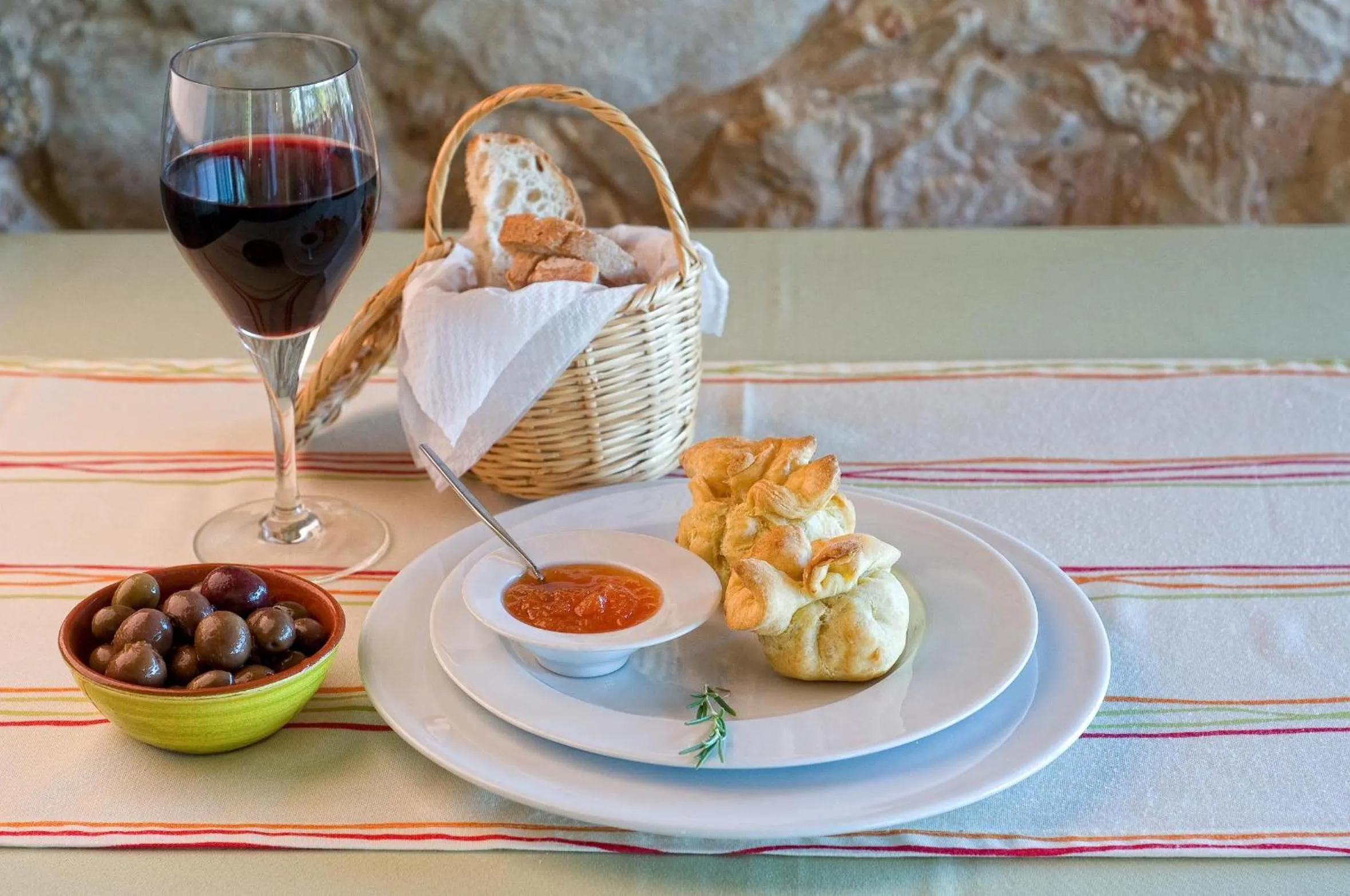 Restaurant/places to eat in Quinta Do Mel