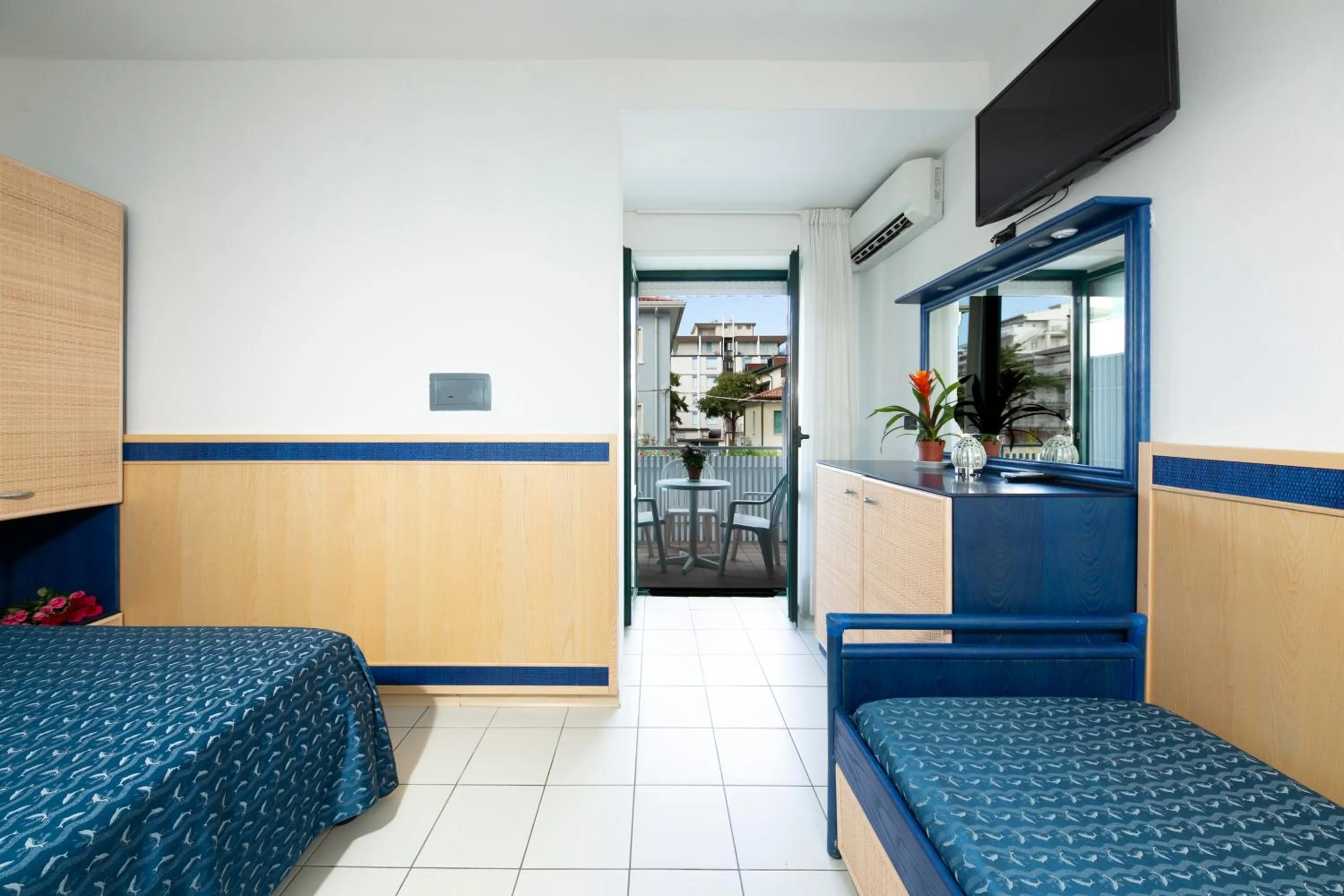 Balcony/Terrace, Bed in Hotel Olanda