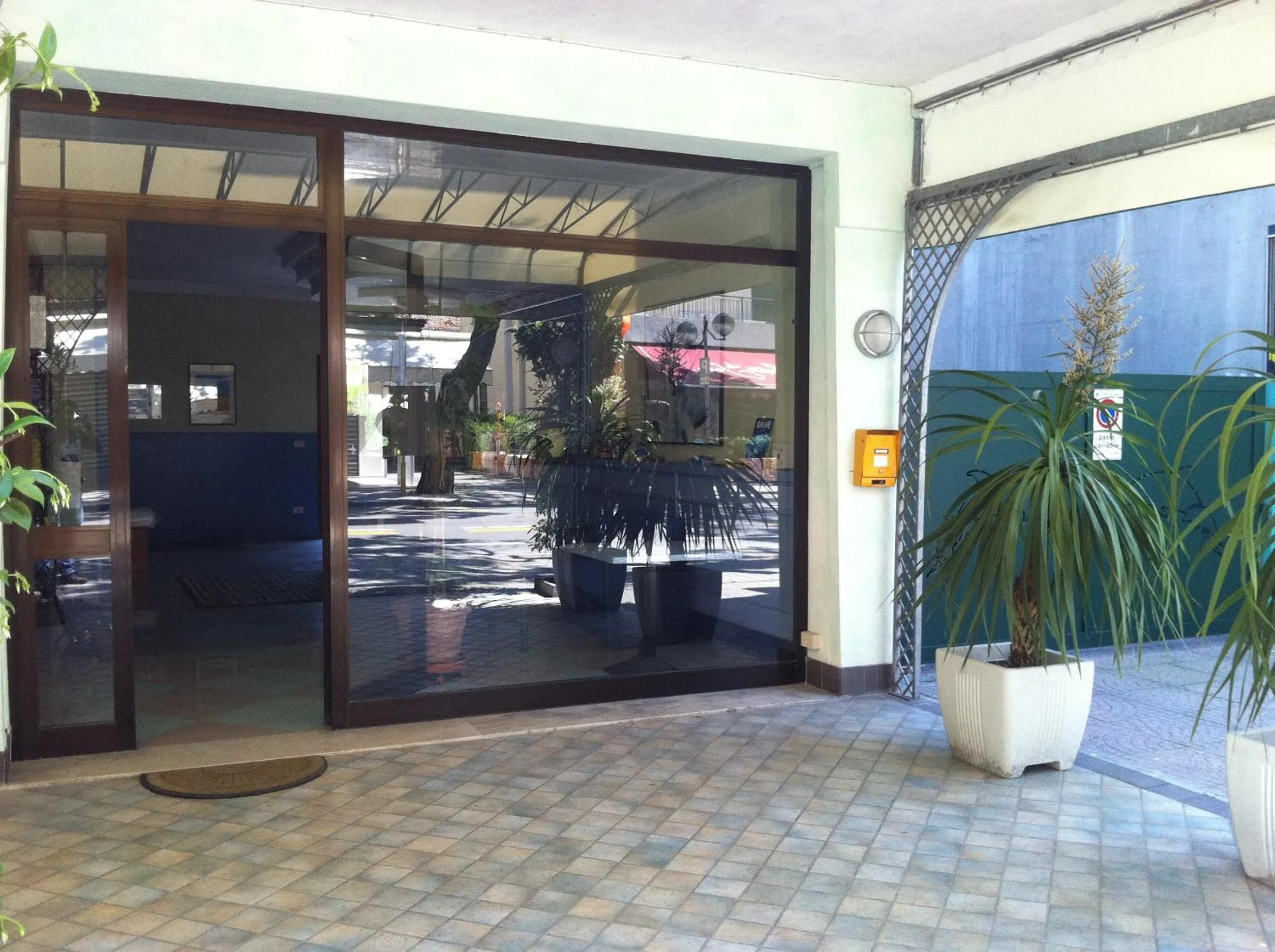 Facade/entrance in Hotel Olanda