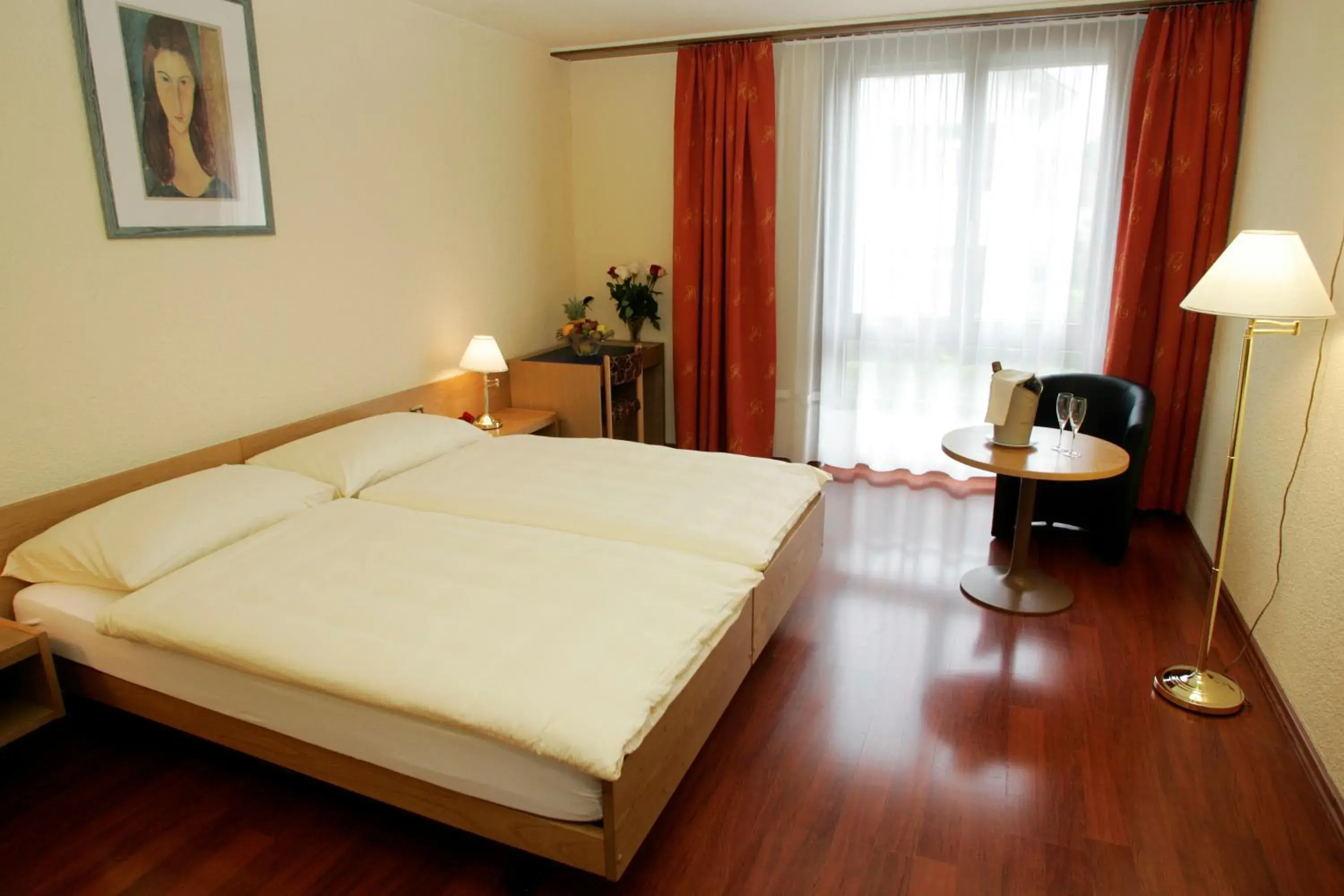 Single Room - single occupancy in Hôtel Le National Single Room - single occupancy in Hôtel Le National
