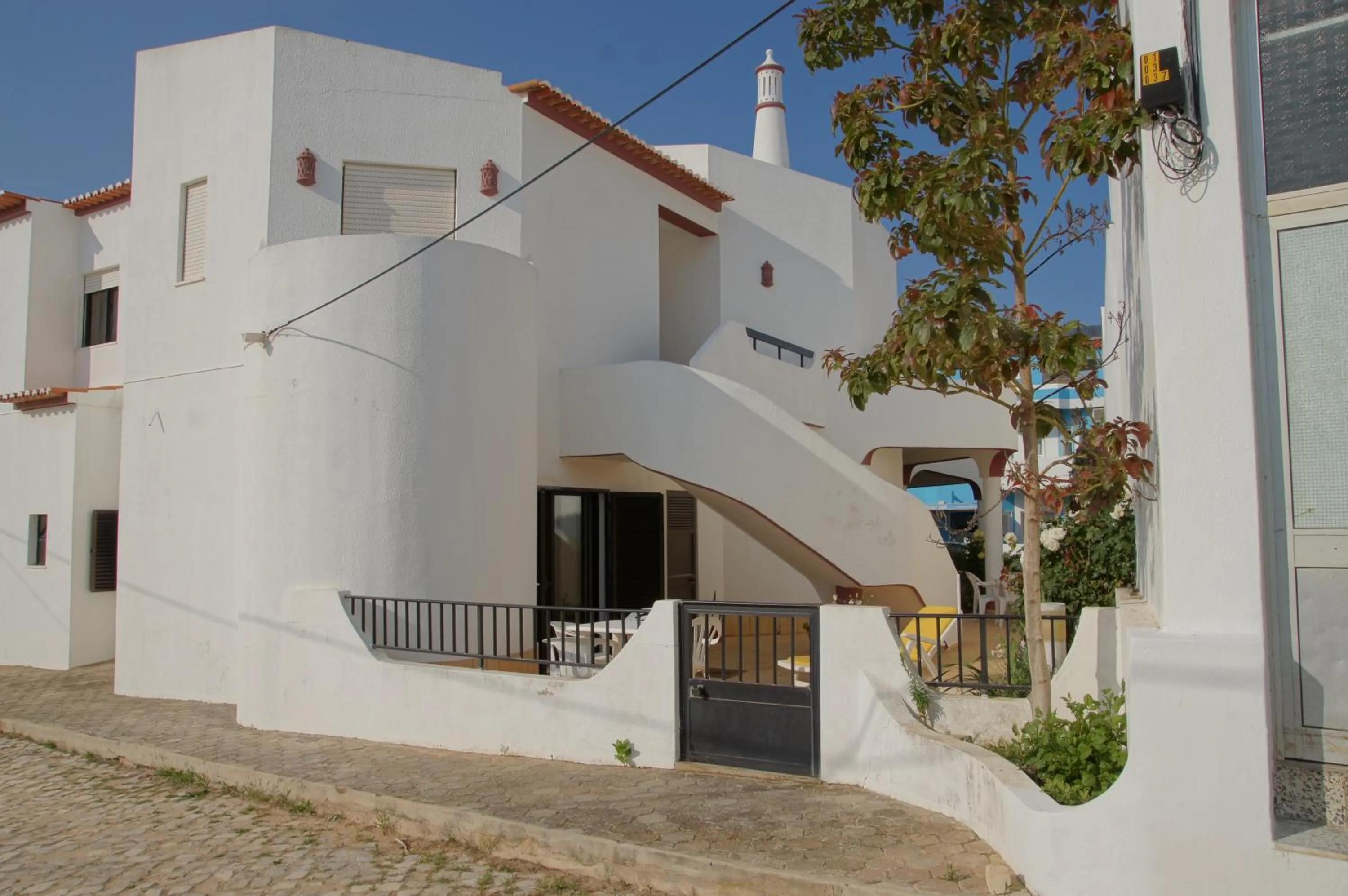 Facade/entrance in Apartamentos e Quartos Atalaia