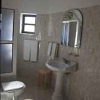 Bathroom in Apartamentos e Quartos Atalaia