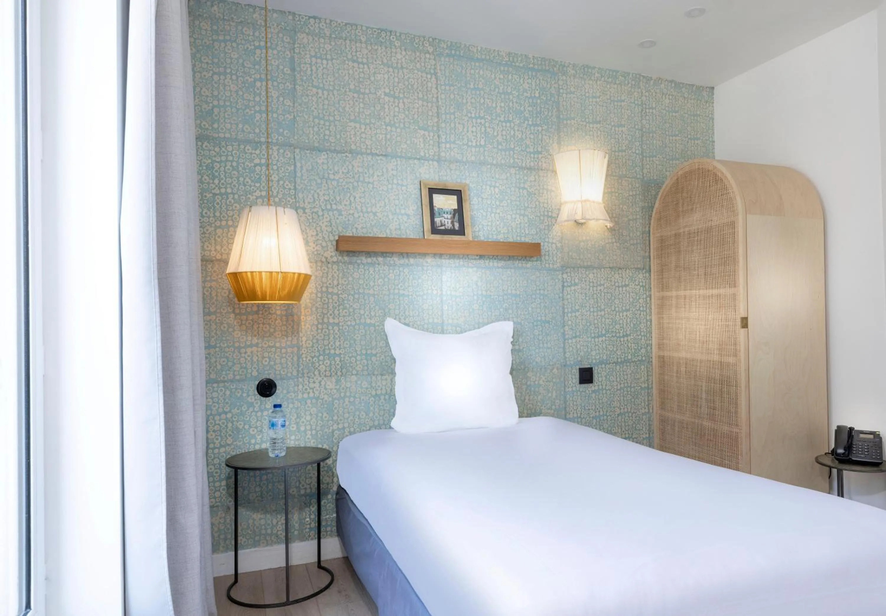 Bed in Hôtel Emile Le Marais