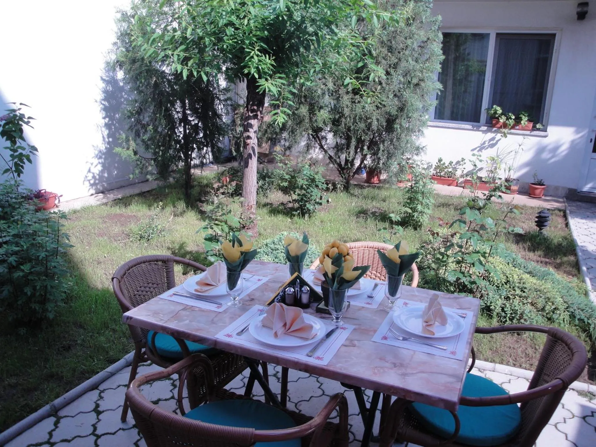 Garden in London Hotel