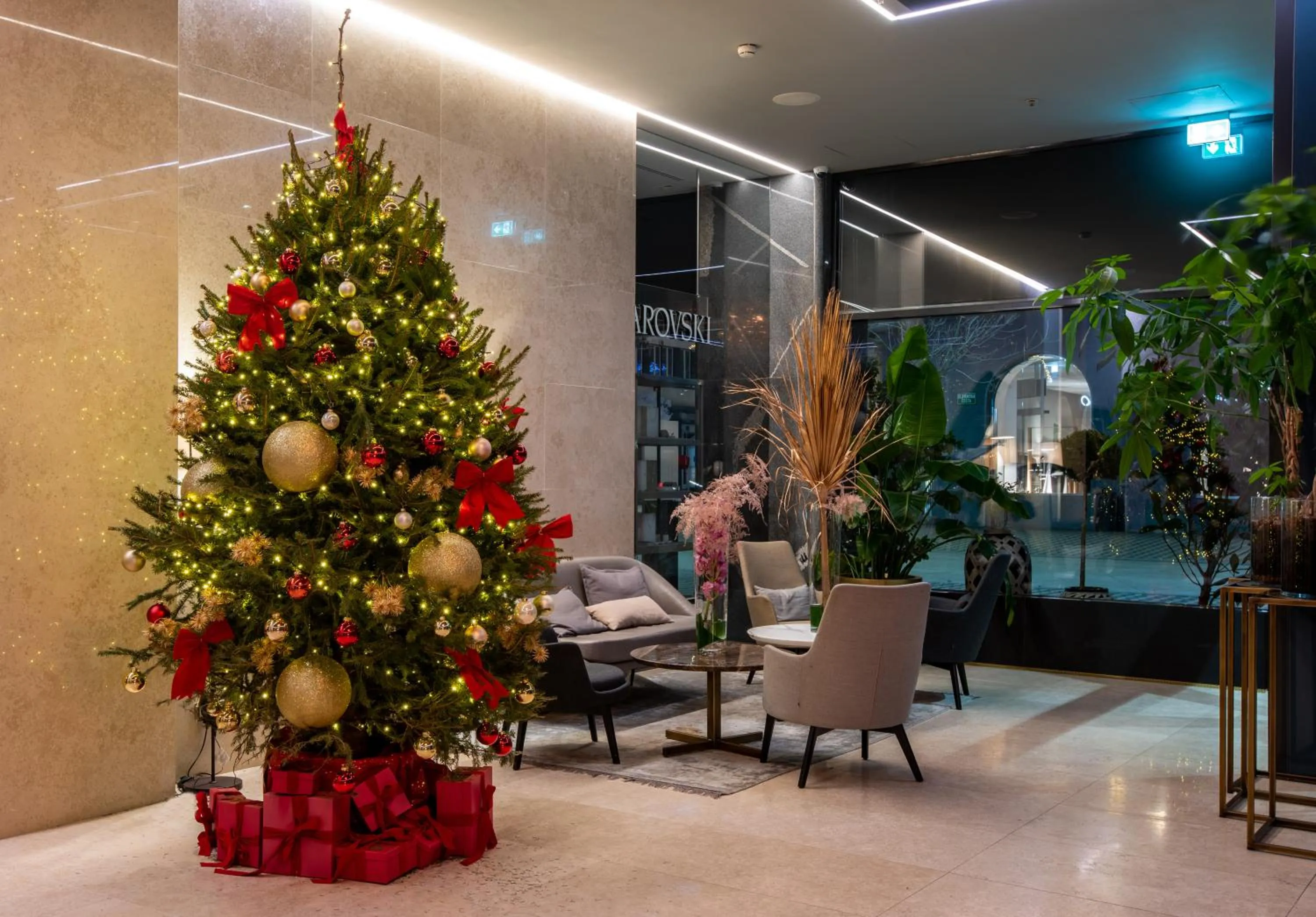 Lobby or reception in Best Western Premier Hotel Slon