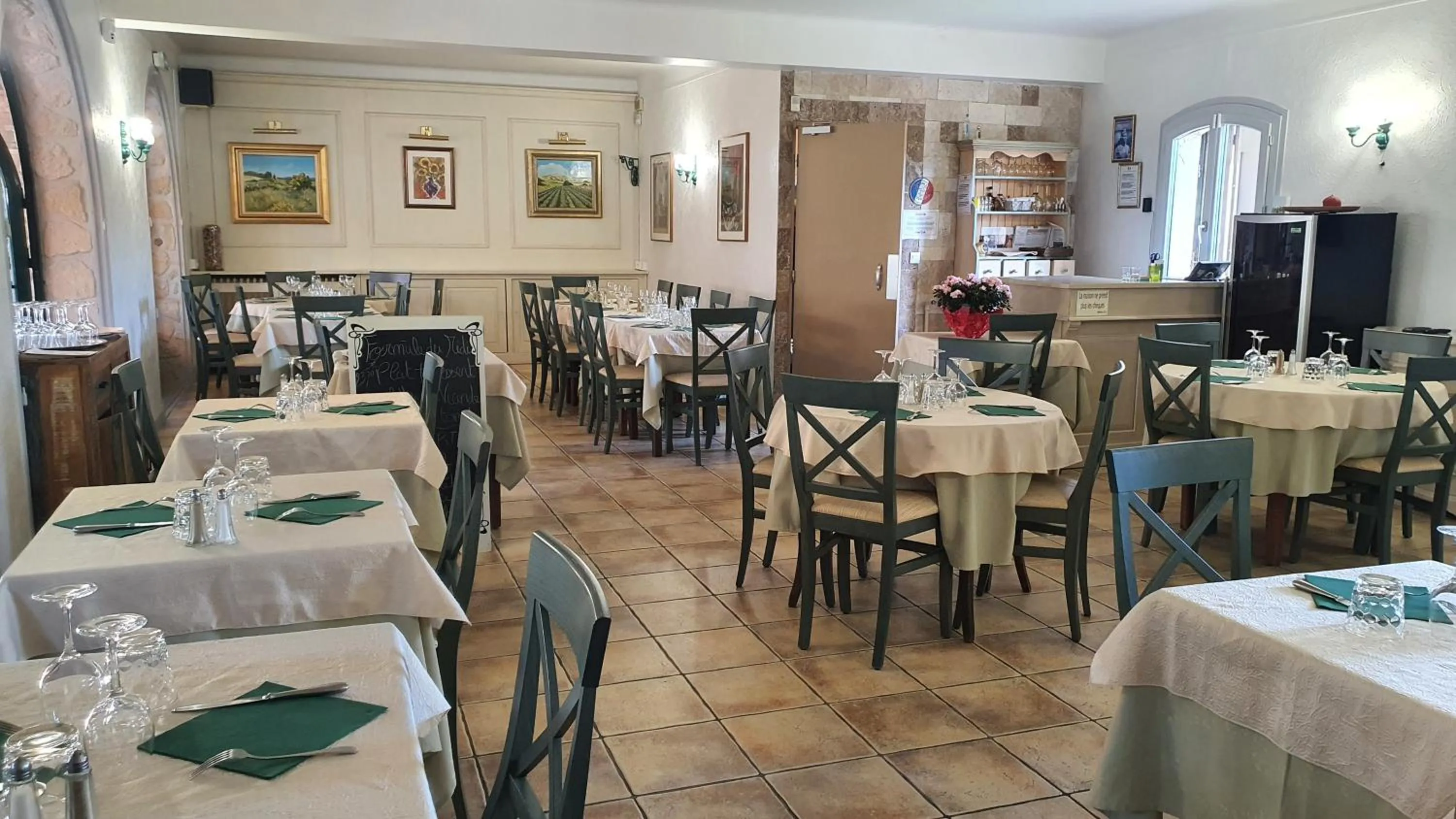 Restaurant/places to eat in Auberge les Aromes