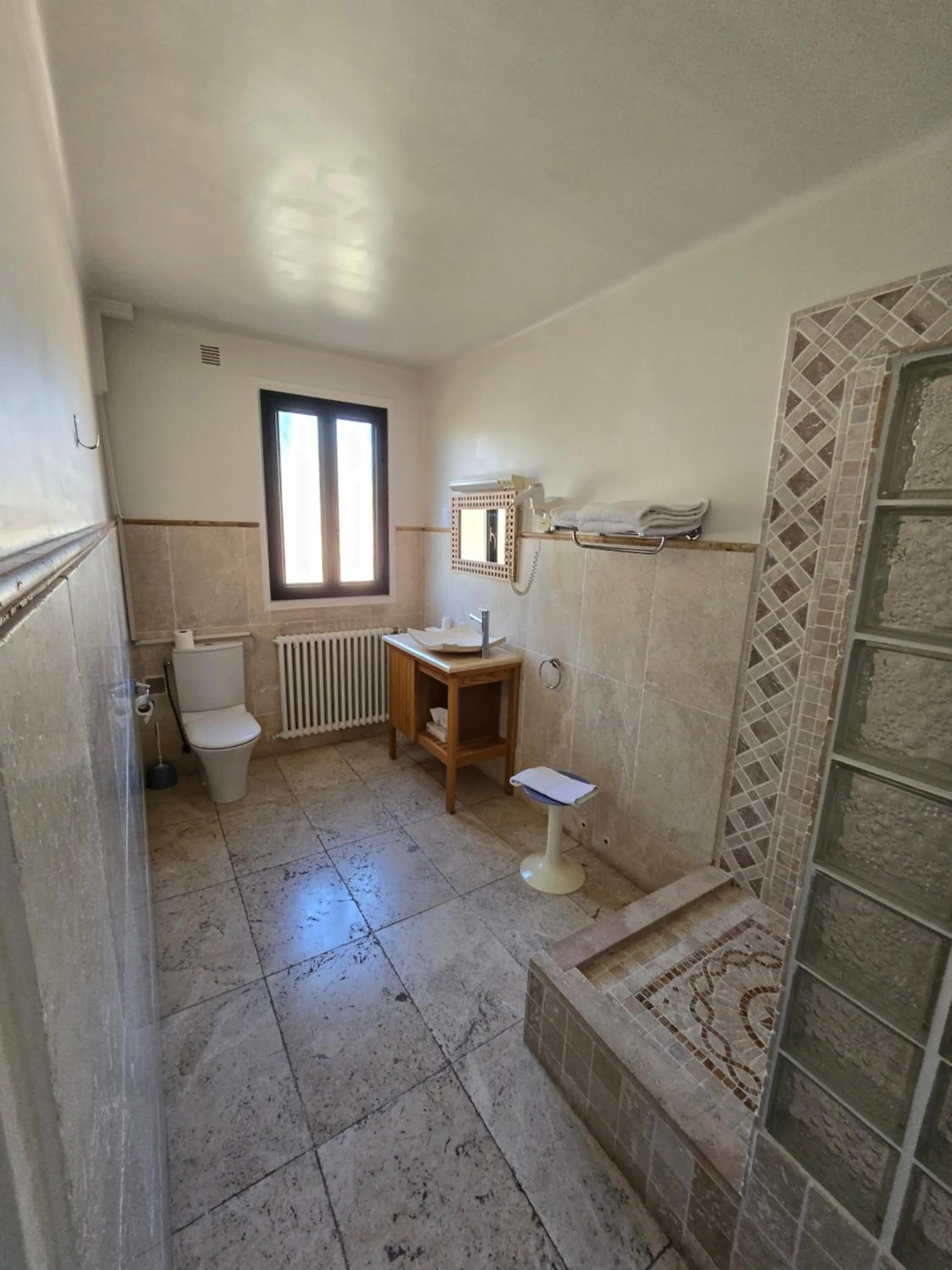 Bathroom in Auberge les Aromes