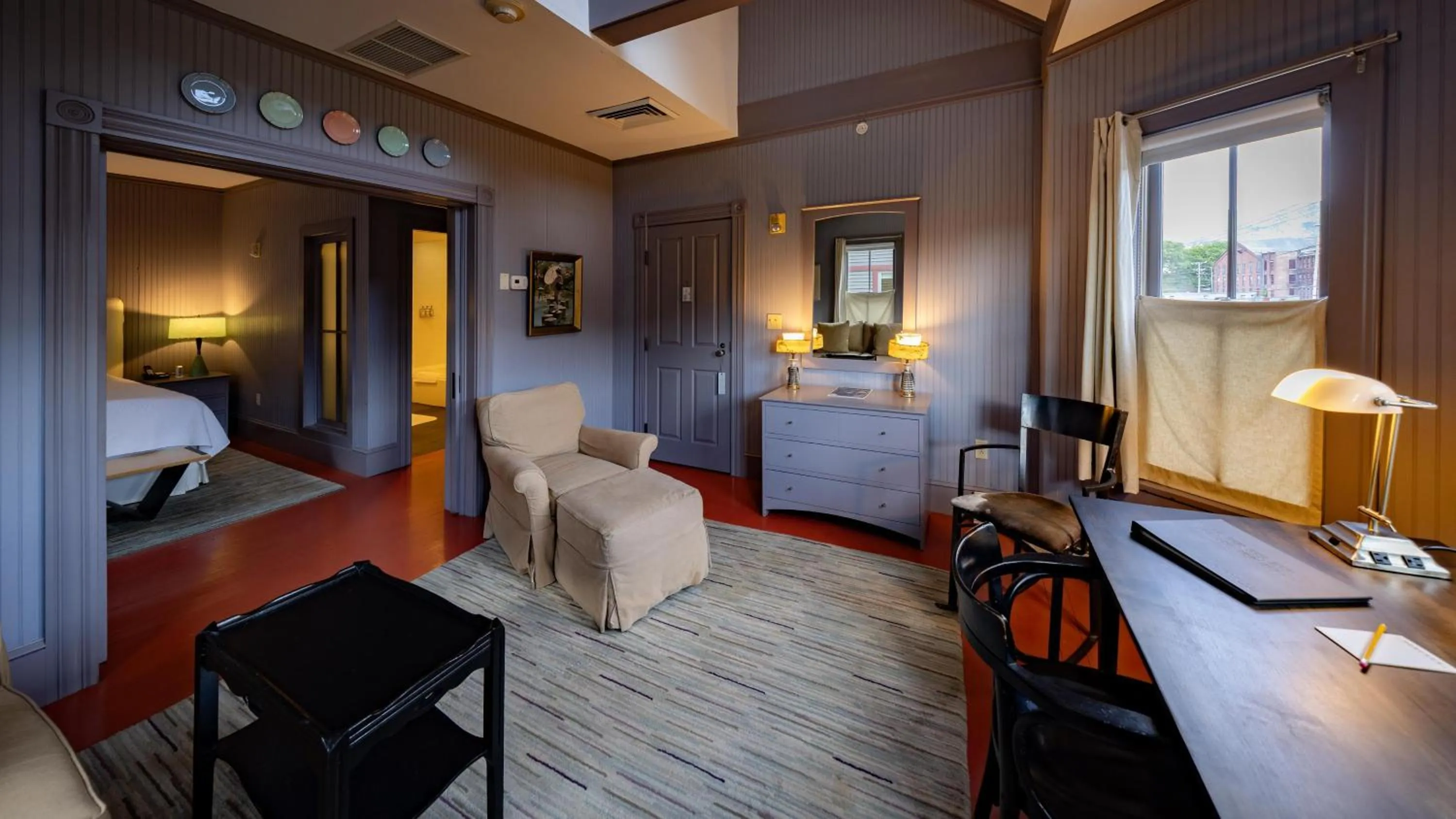 Seating area, Bed in The Porches Inn at Mass MoCA