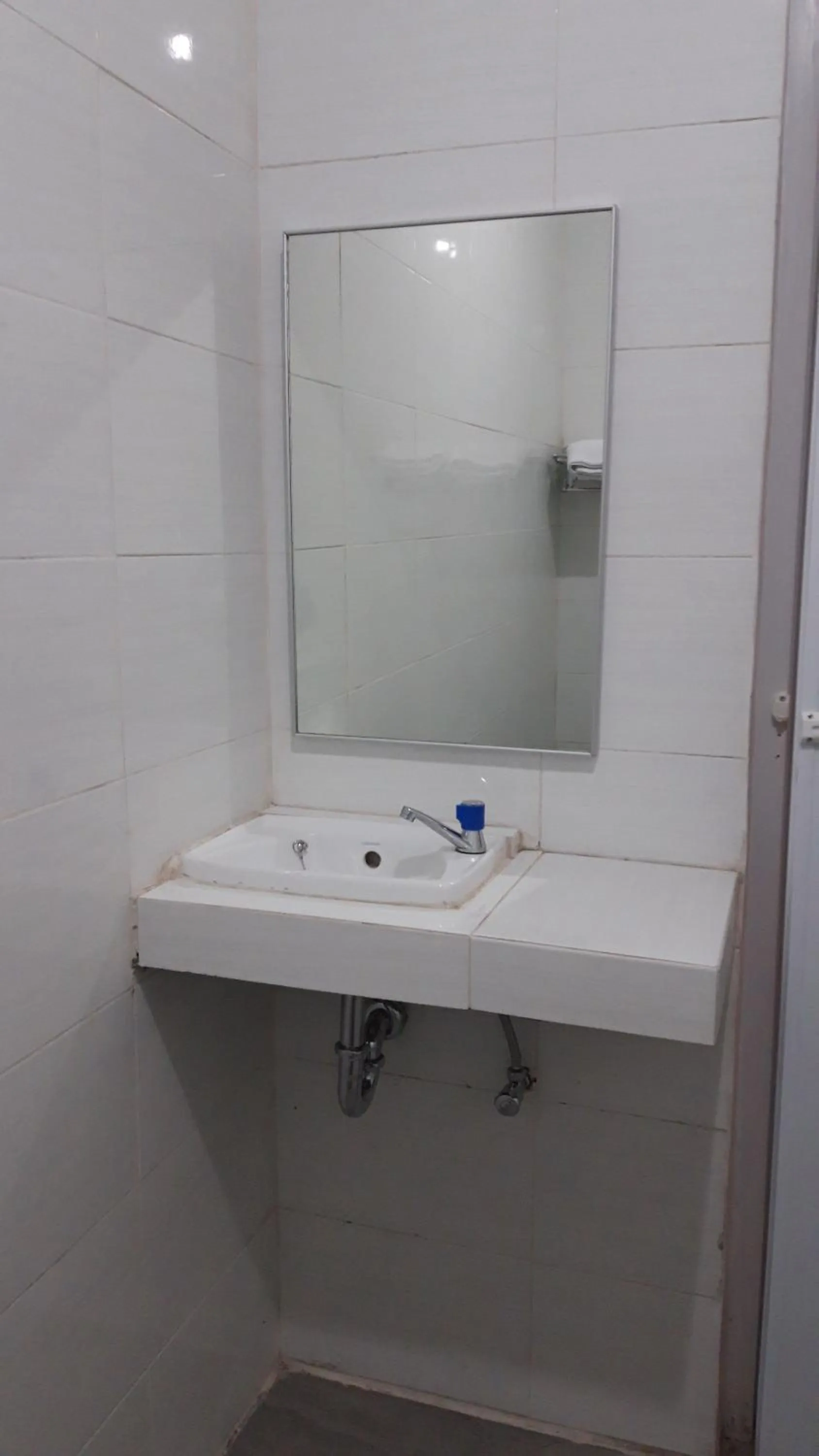 RedDoorz near Istana Plaza 2