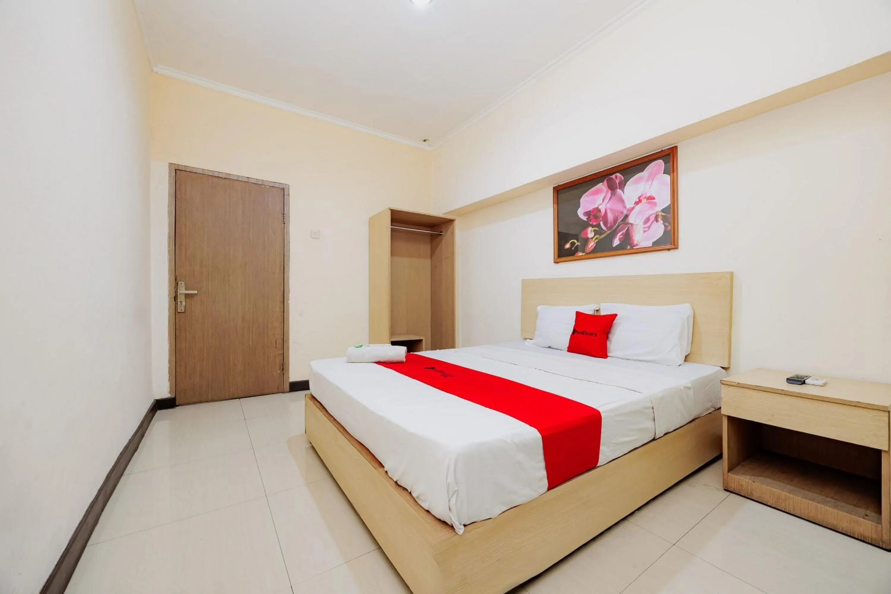 Bedroom, Bed in RedDoorz near Istana Plaza 2