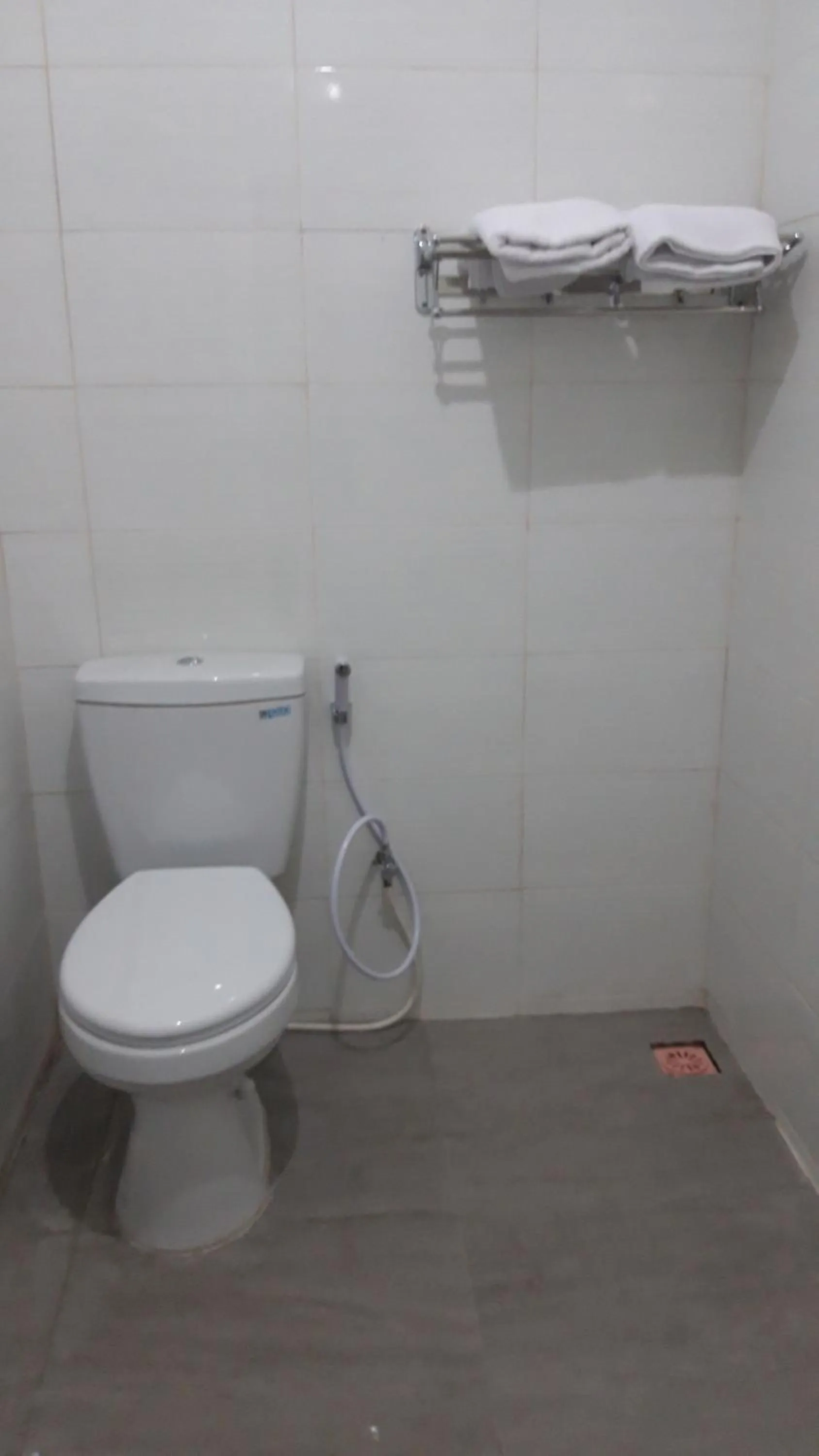 RedDoorz near Istana Plaza 2