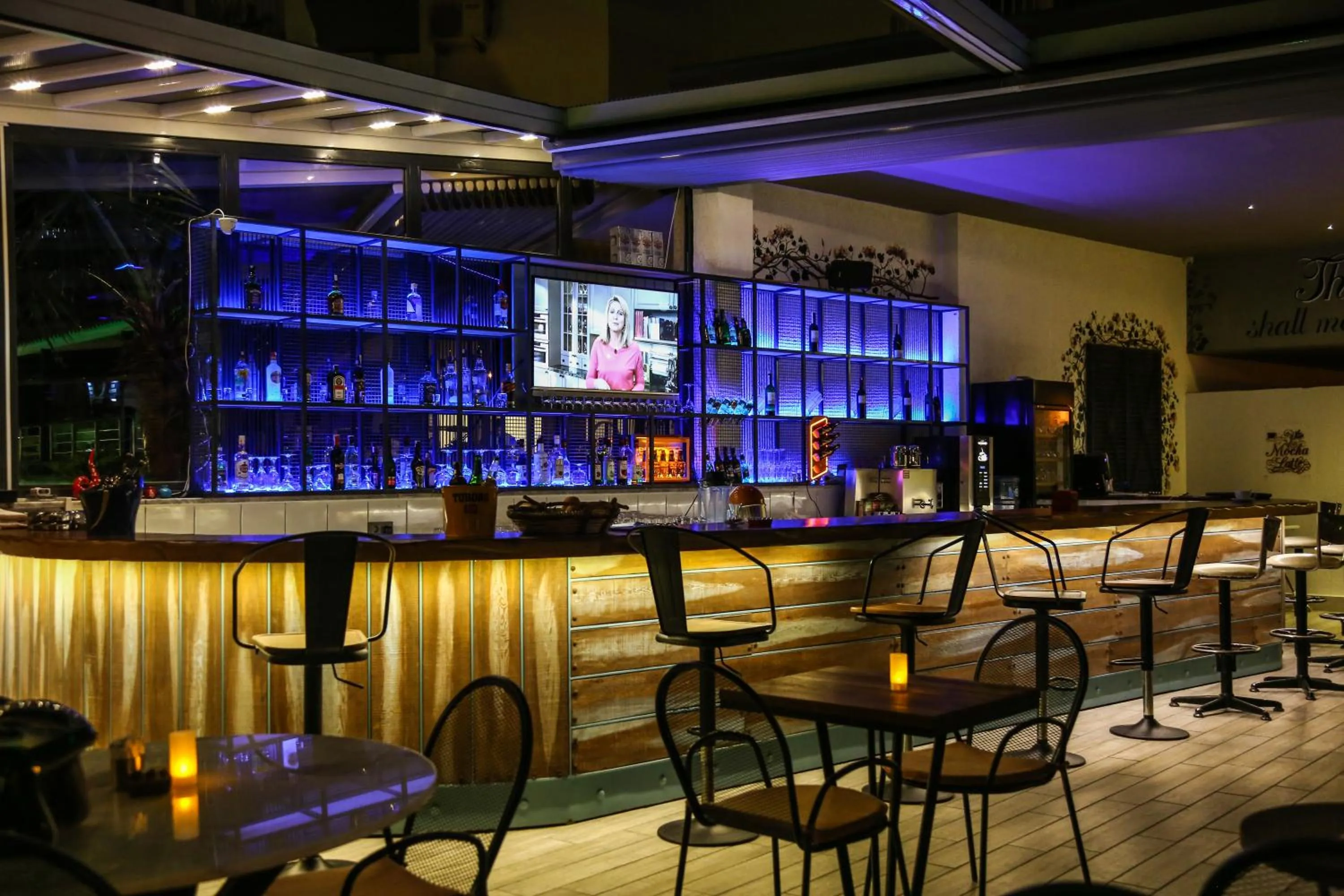 Lounge or bar in B&B Yuzbasi Beach