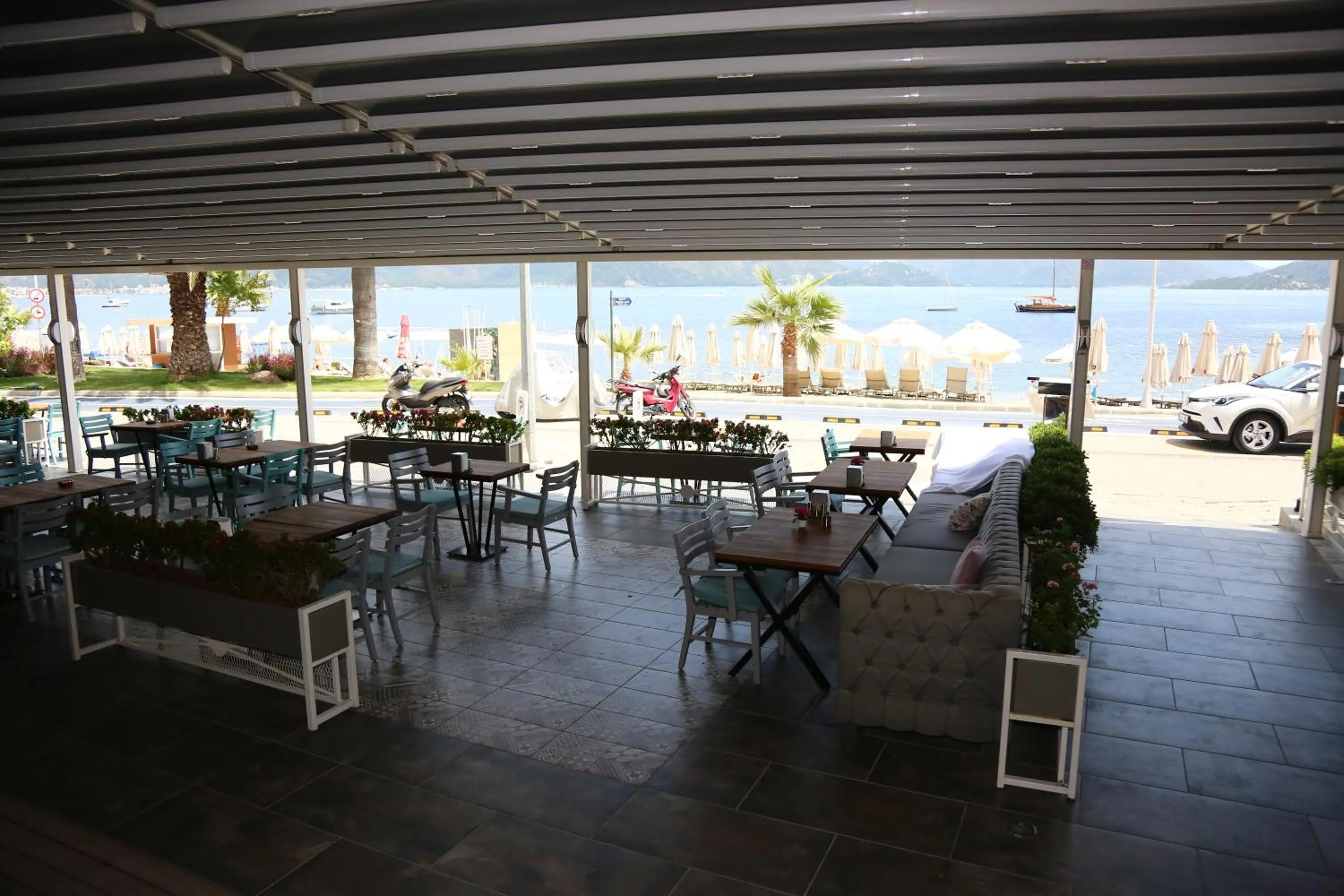 Food and drinks in B&B Yuzbasi Beach