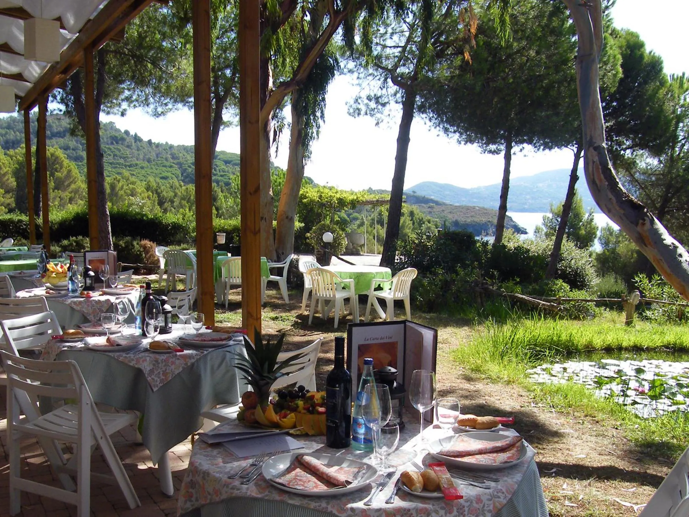 Restaurant/places to eat in Hotel Capo Sud