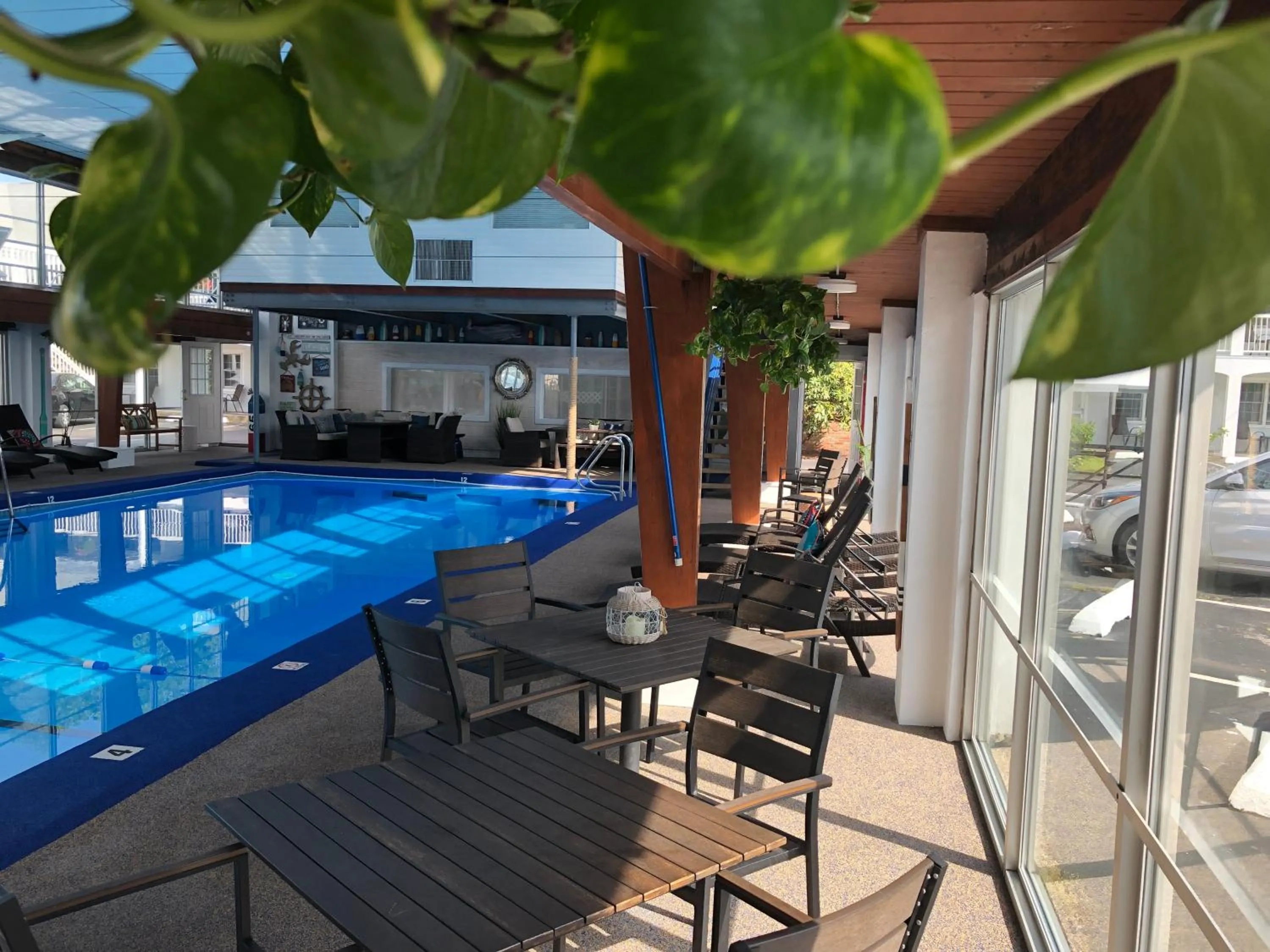 Lounge or bar in Hyannis Inn