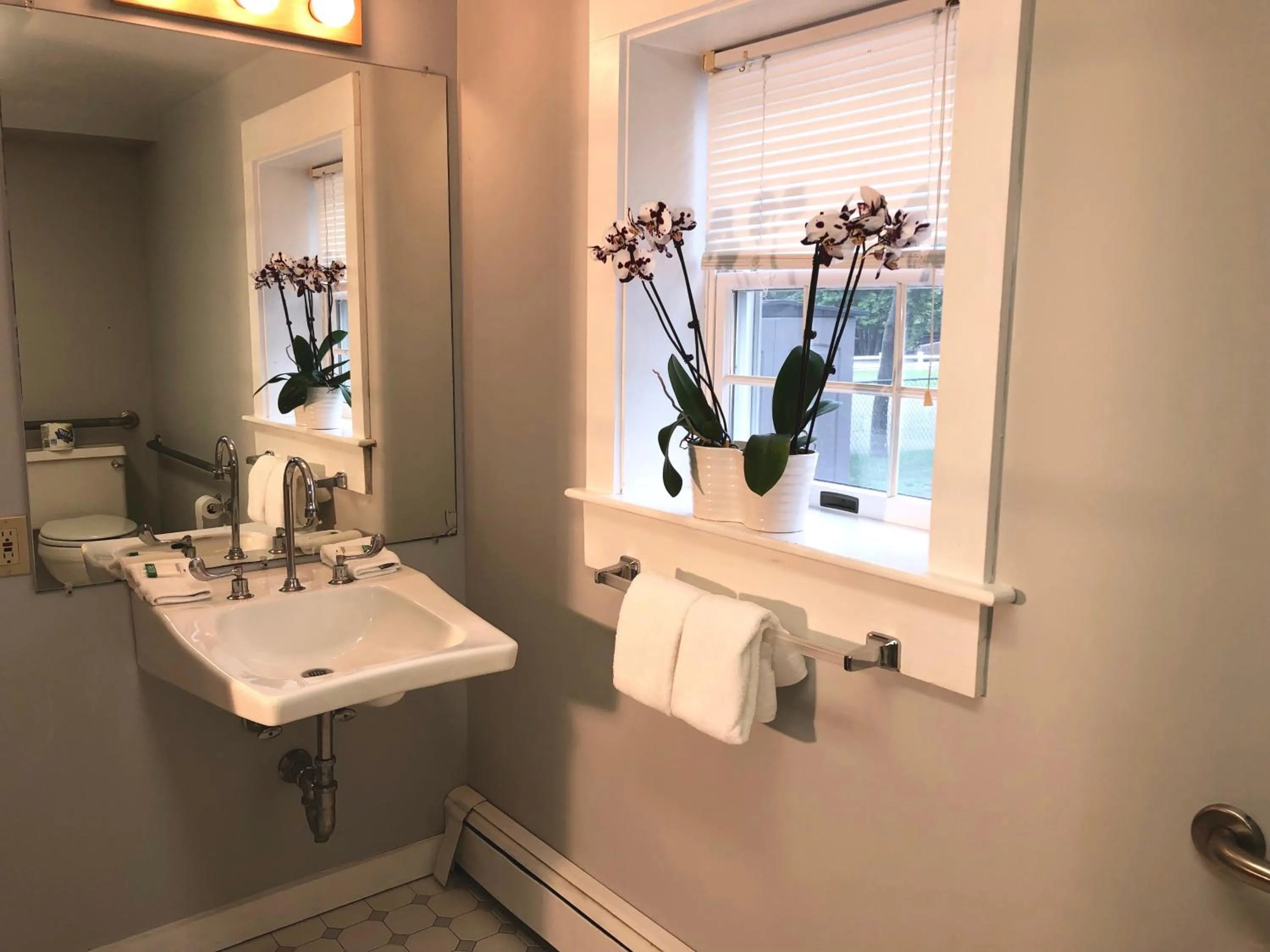 Bathroom in Hyannis Inn