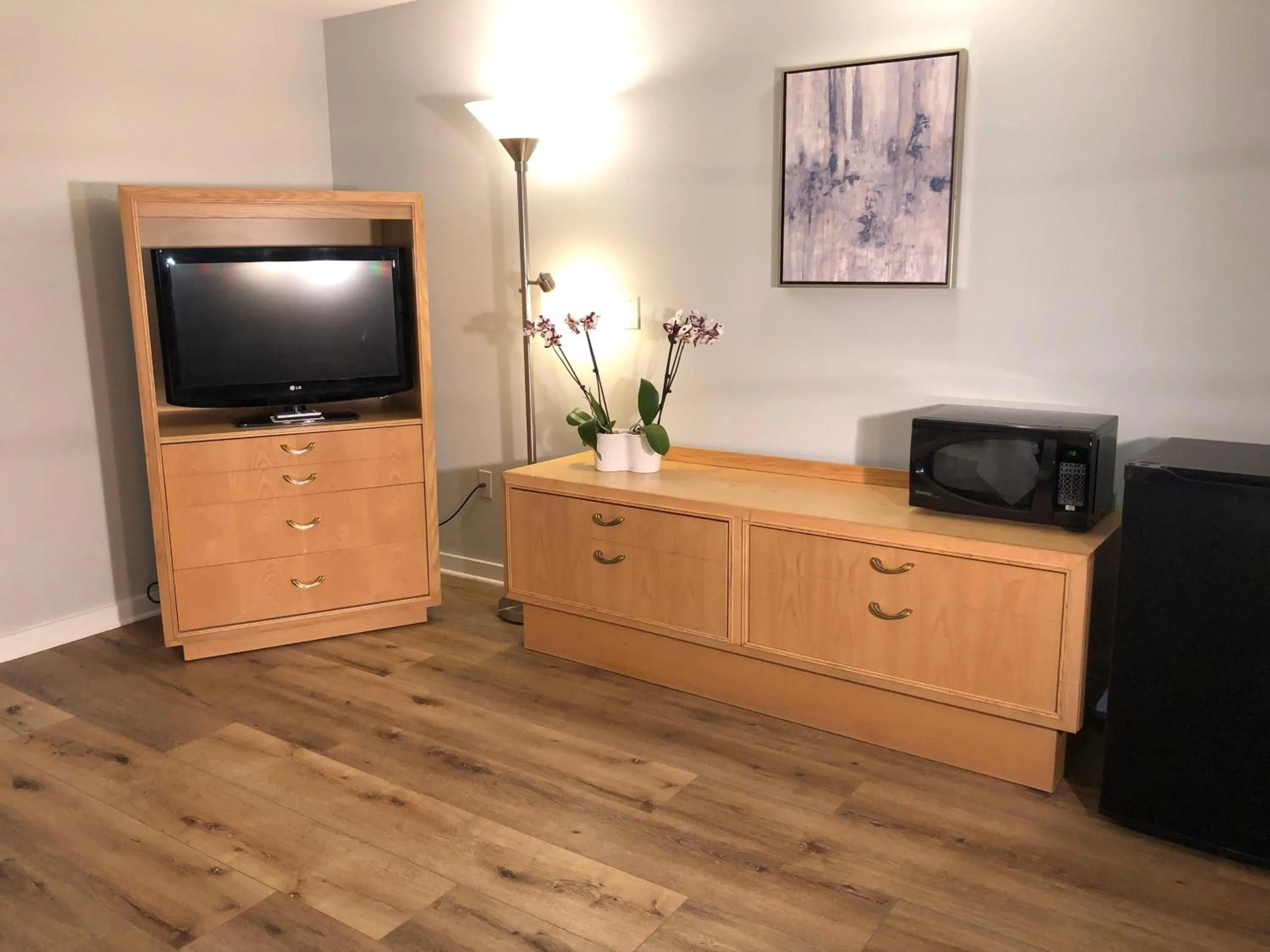 TV and multimedia in Hyannis Inn