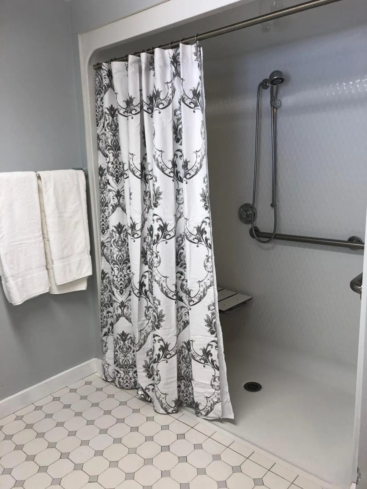 Shower in Hyannis Inn