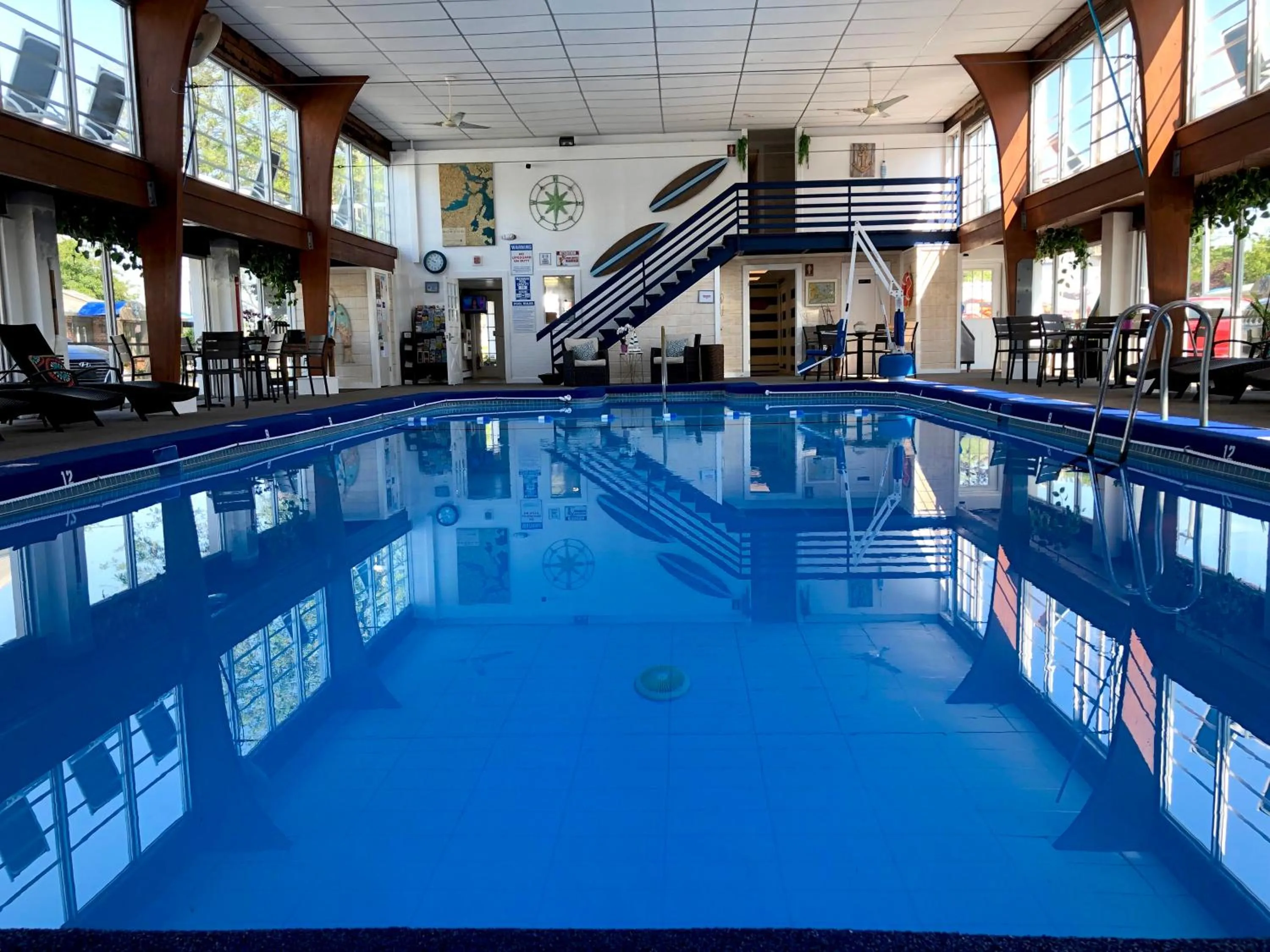 Swimming pool in Hyannis Inn