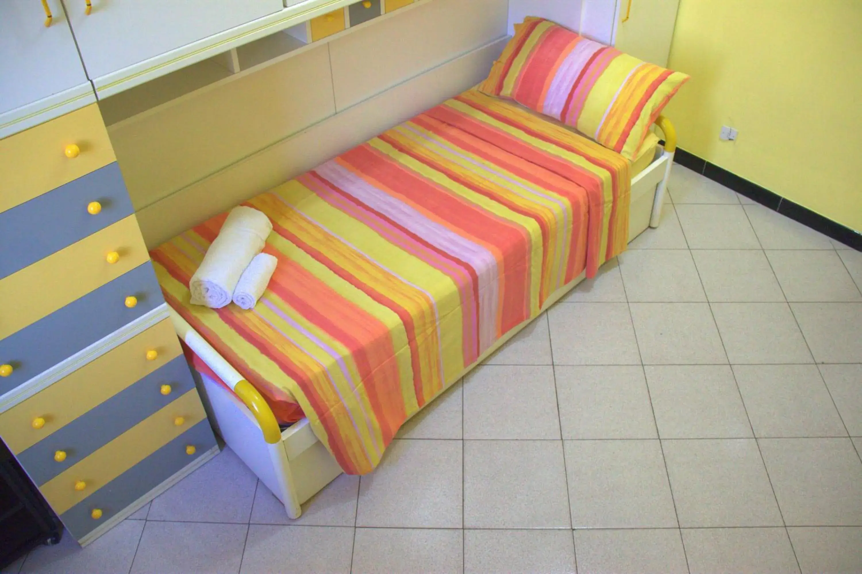 Double or Twin Room with Shared Bathroom in Hello Roma B&B Double or Twin Room with Shared Bathroom in Hello Roma B&B