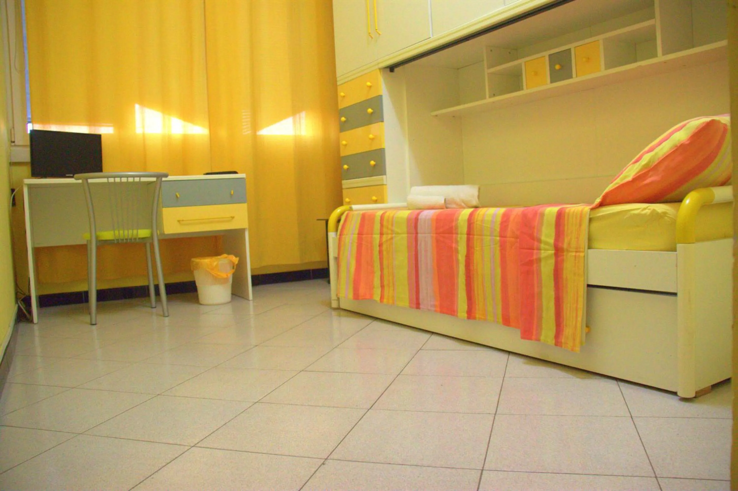 Photo of the whole room, Bed in Hello Roma B&B