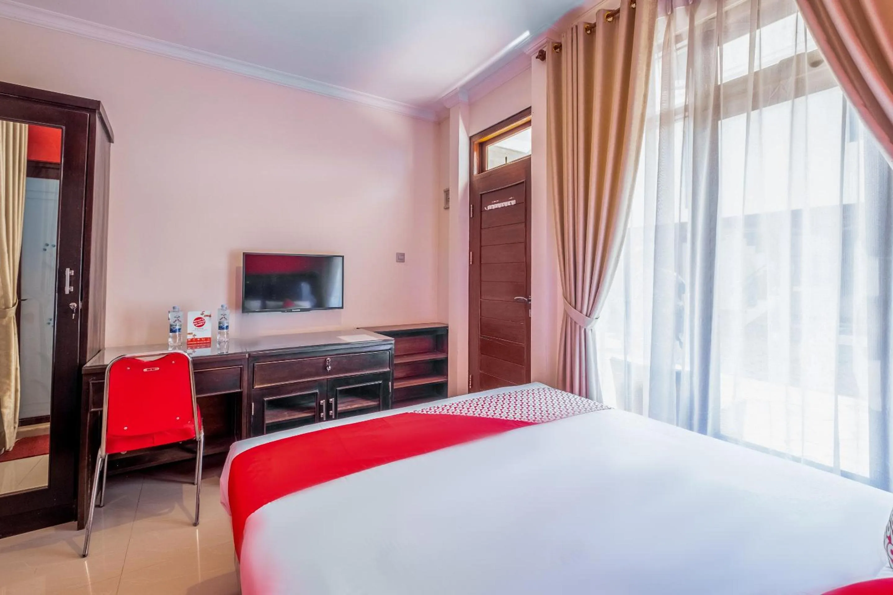 Bedroom, Bed in OYO Collection O 1032 Rahayu Residence Syariah