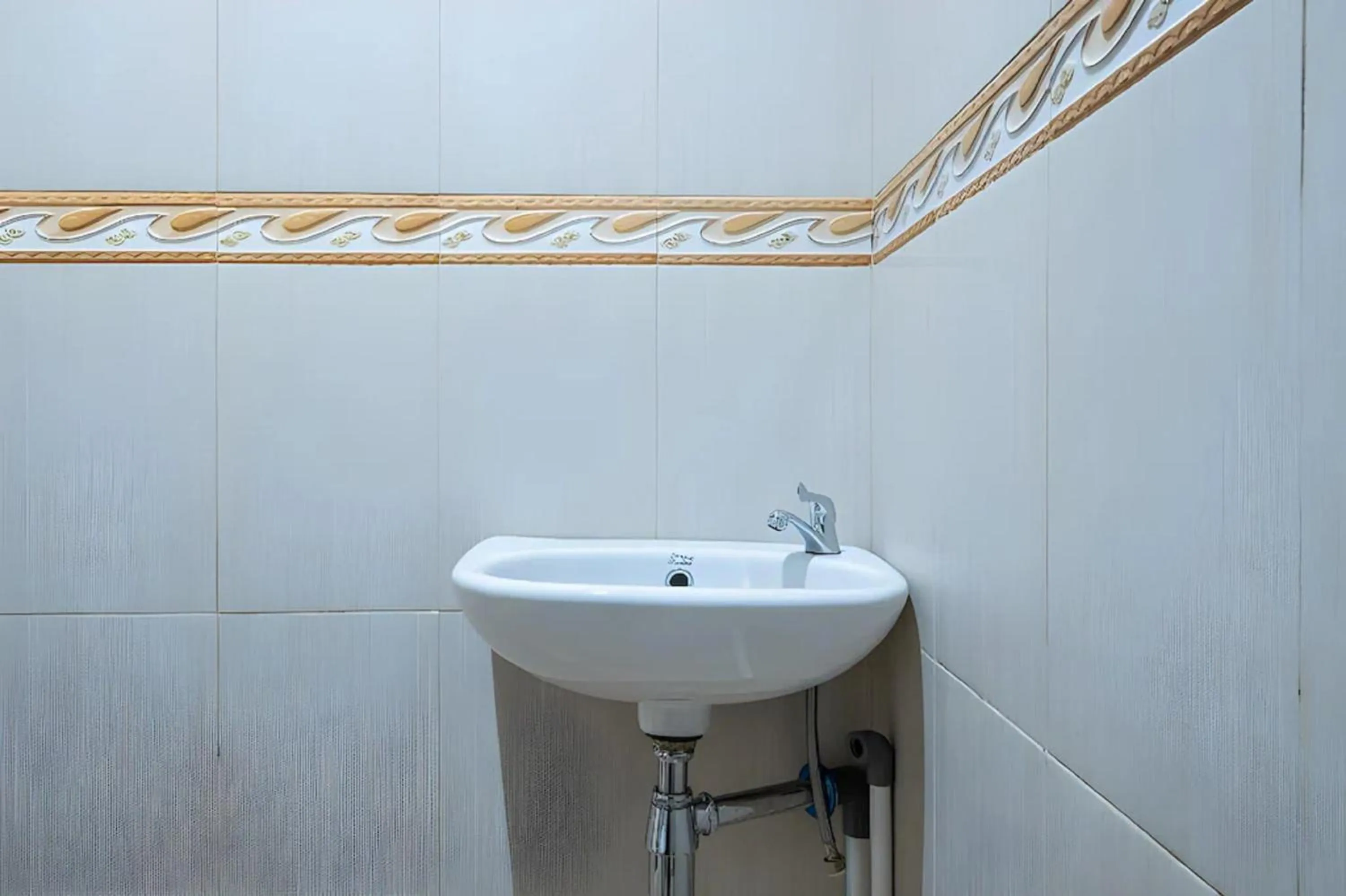 Bathroom in OYO Collection O 1032 Rahayu Residence Syariah