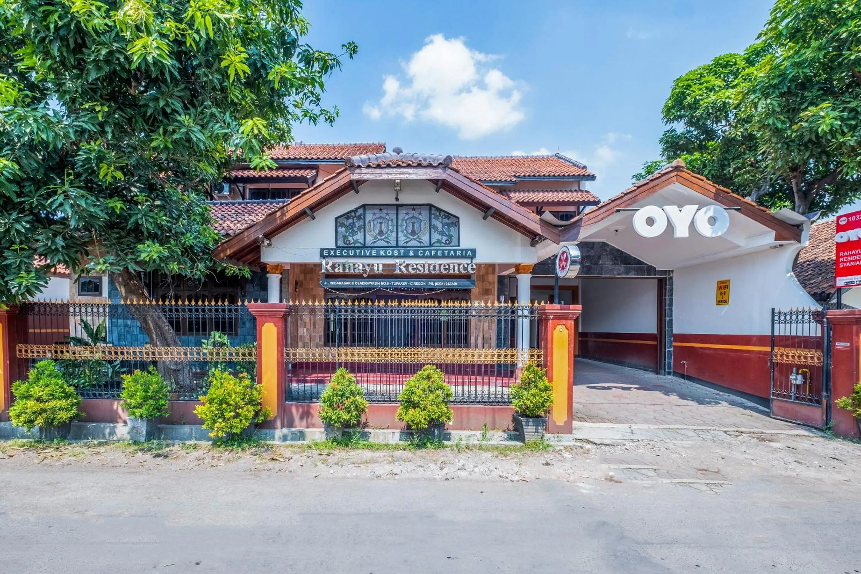 Facade/entrance in OYO Collection O 1032 Rahayu Residence Syariah