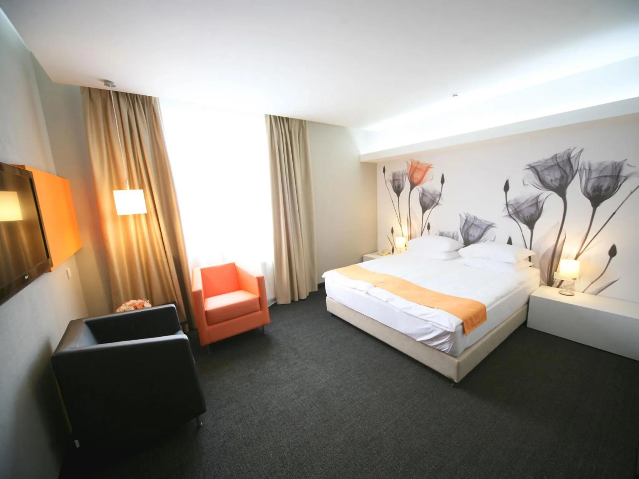 Photo of the whole room, Bed in City Park Hotel by CHM