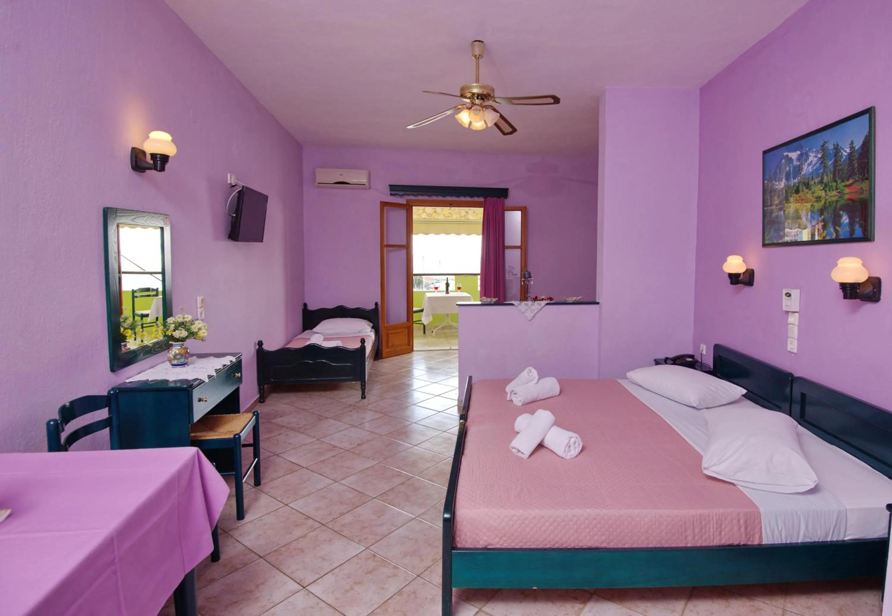 Photo of the whole room, Bed in Haravgi Hotel