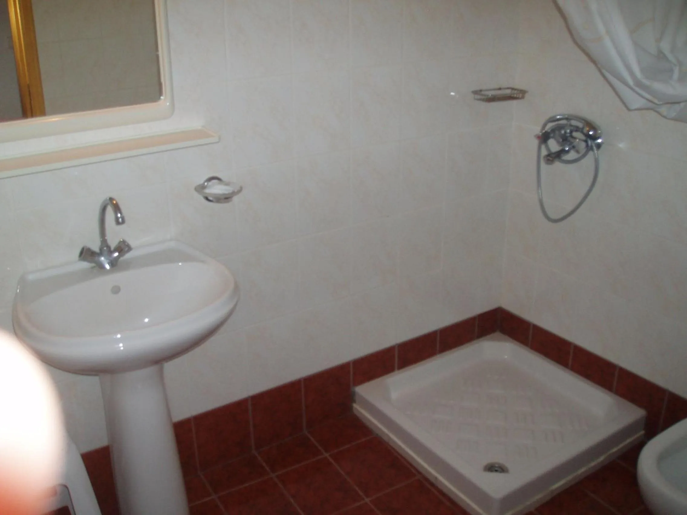 Shower in Haravgi Hotel