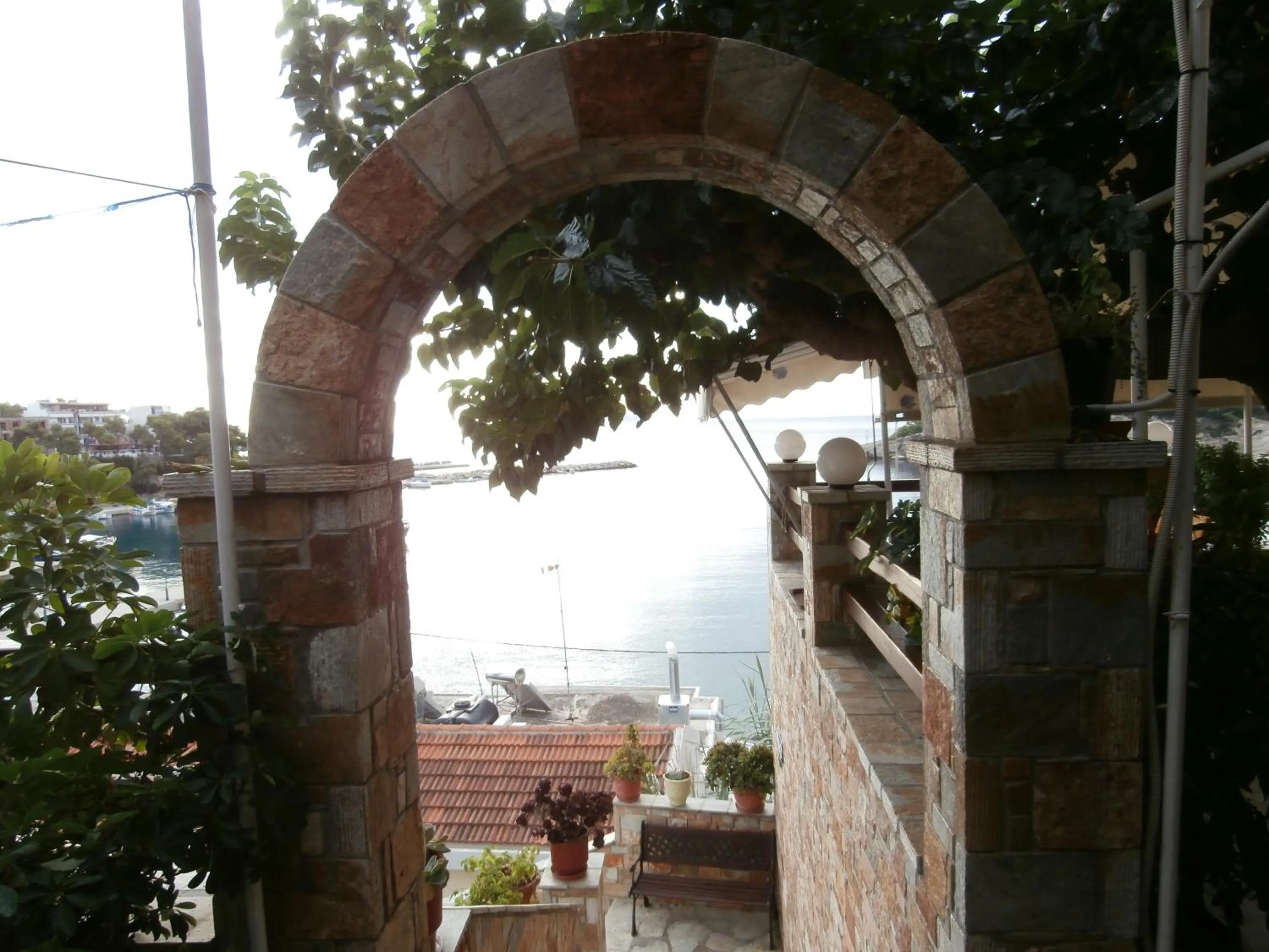 Facade/entrance in Haravgi Hotel