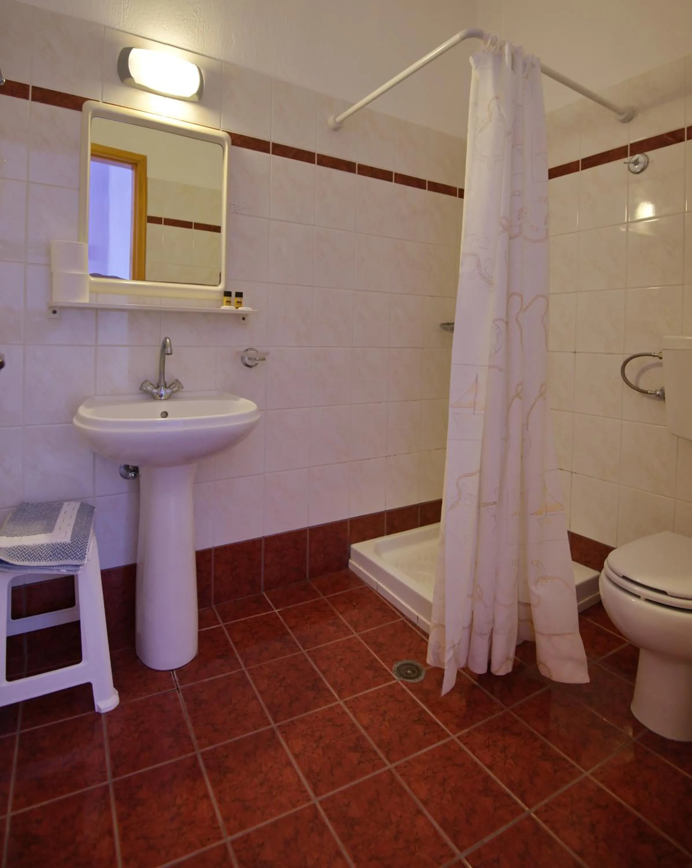 Bathroom in Haravgi Hotel