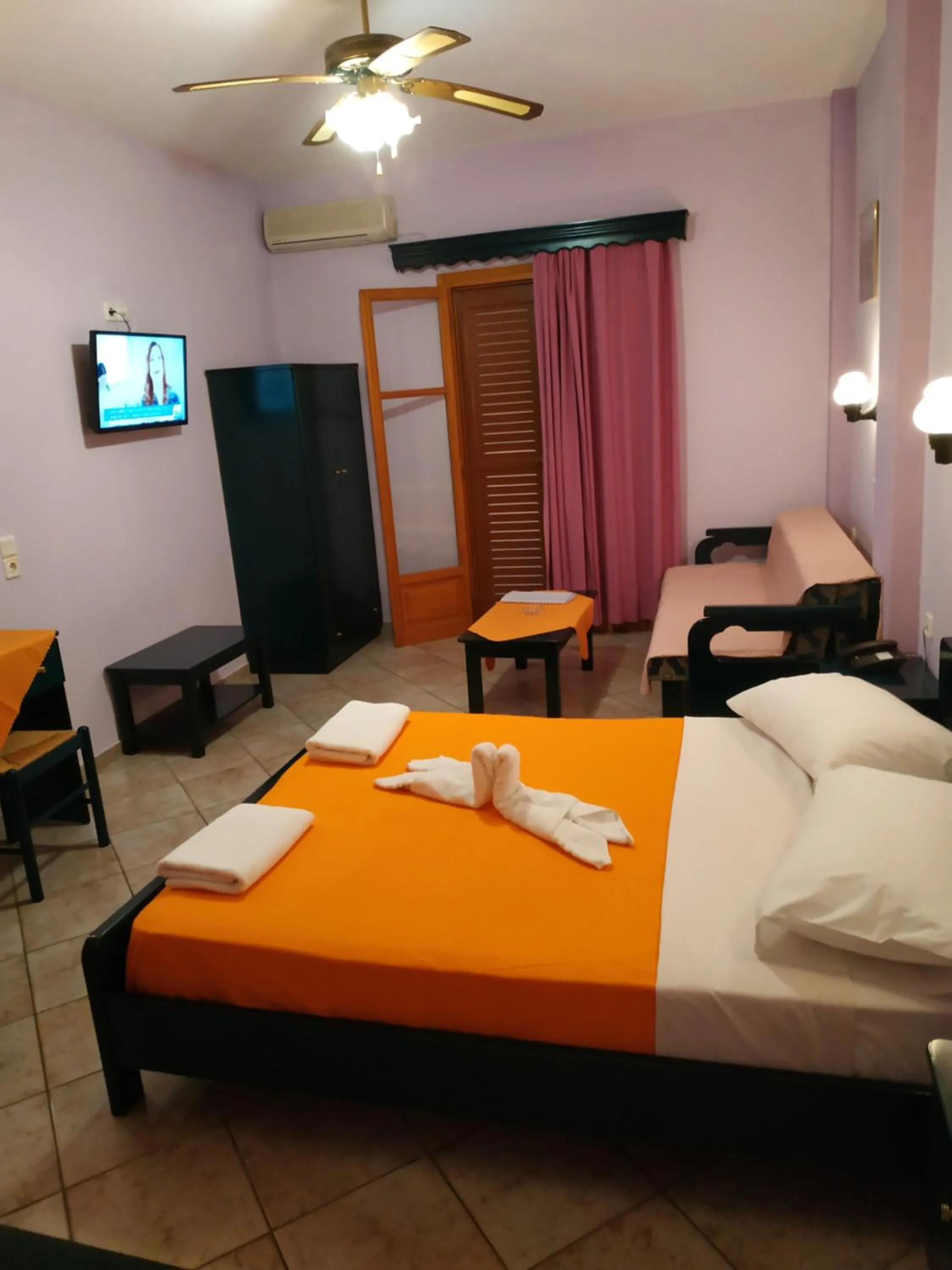 Bed in Haravgi Hotel