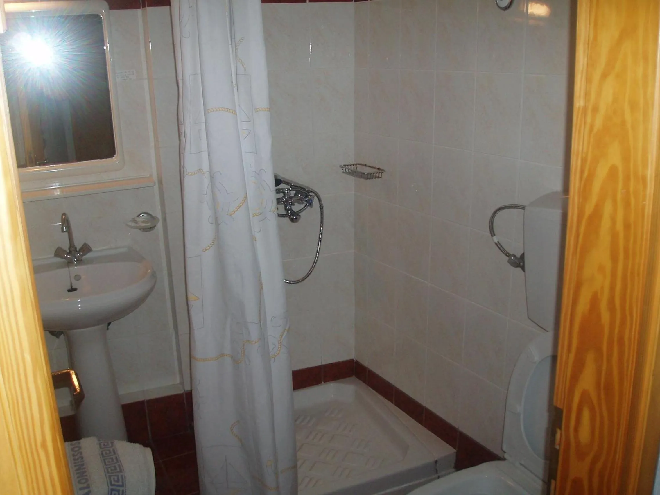 Bathroom in Haravgi Hotel