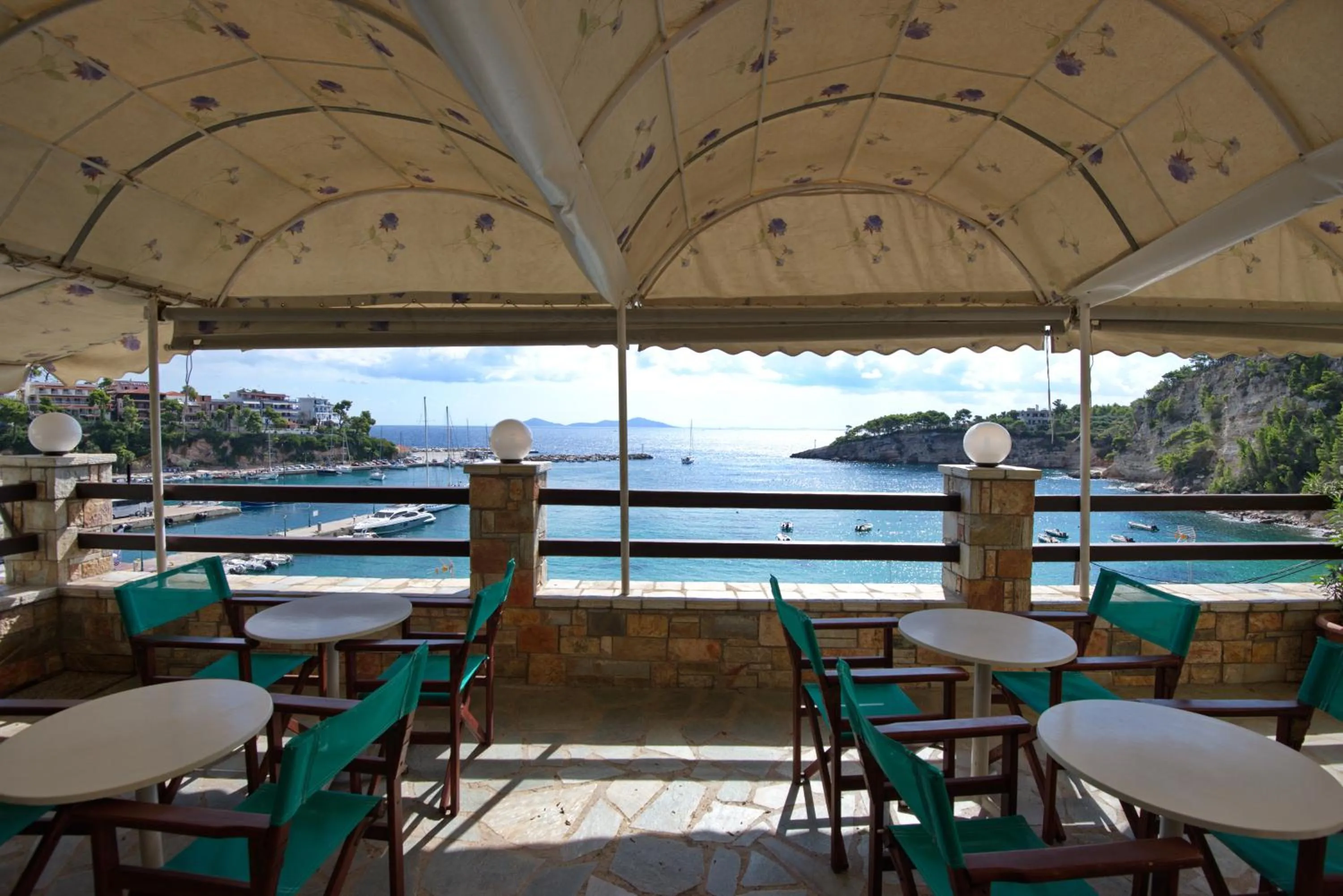 Balcony/Terrace in Haravgi Hotel