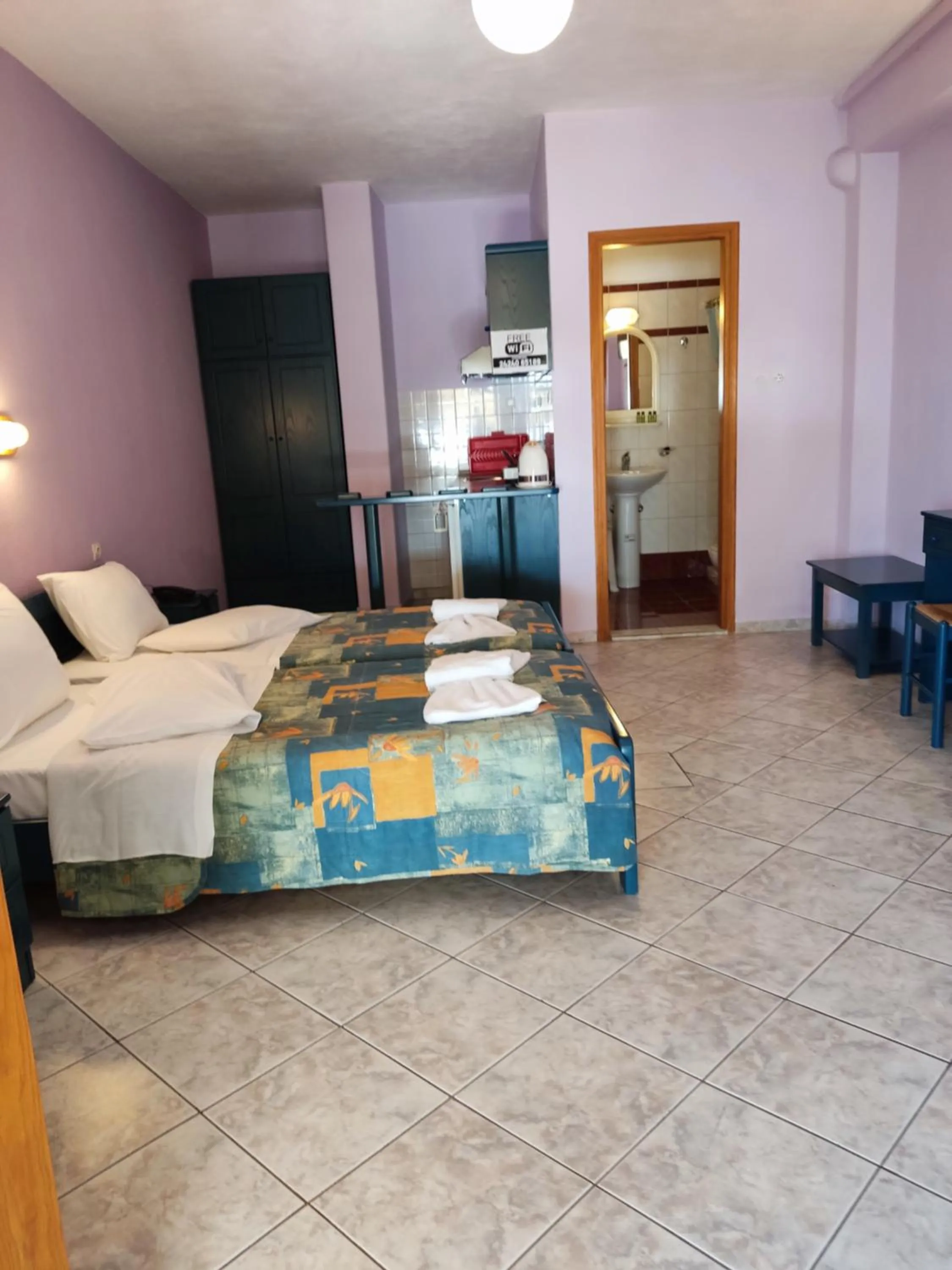 Bedroom, Bed in Haravgi Hotel