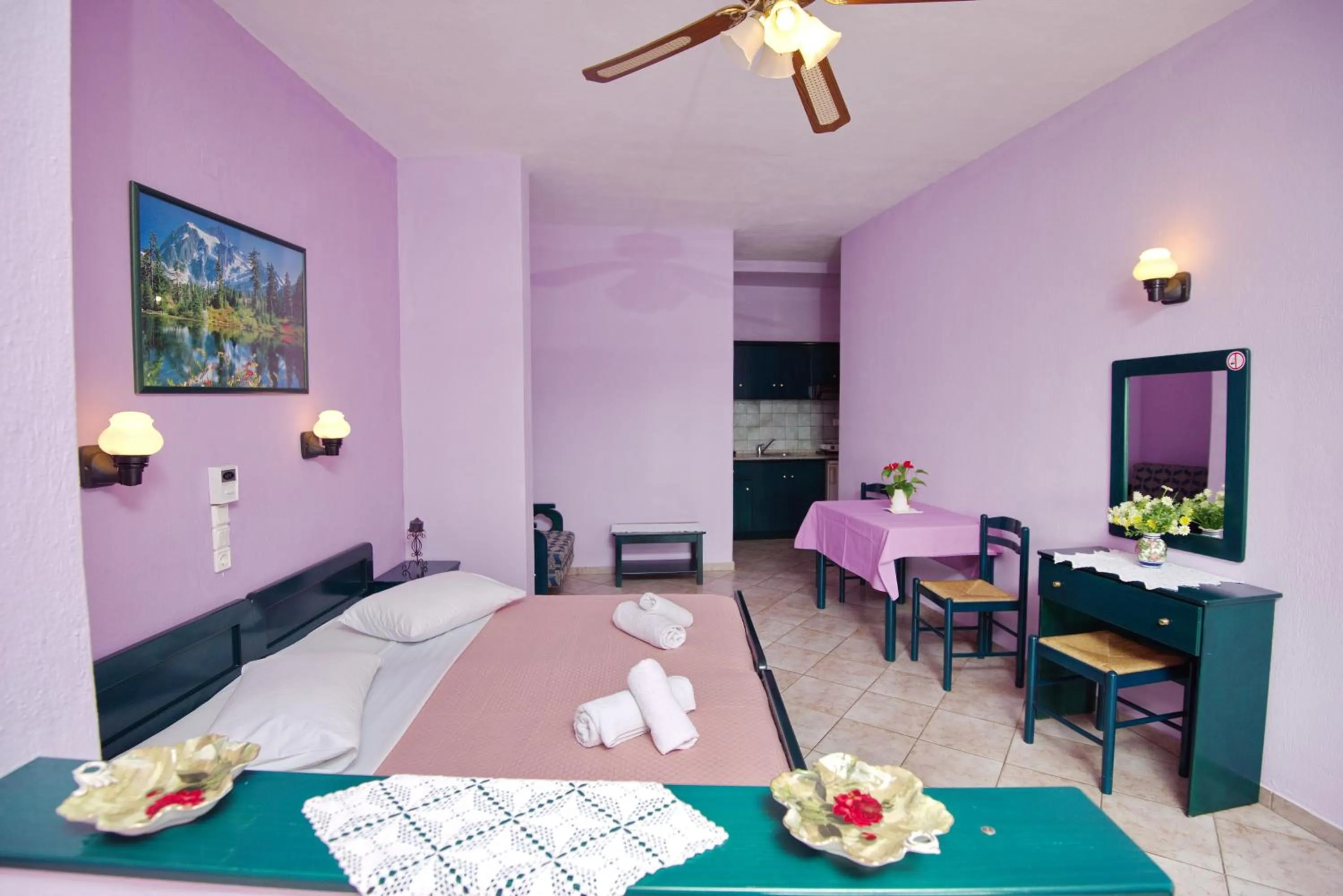 Photo of the whole room, Bed in Haravgi Hotel