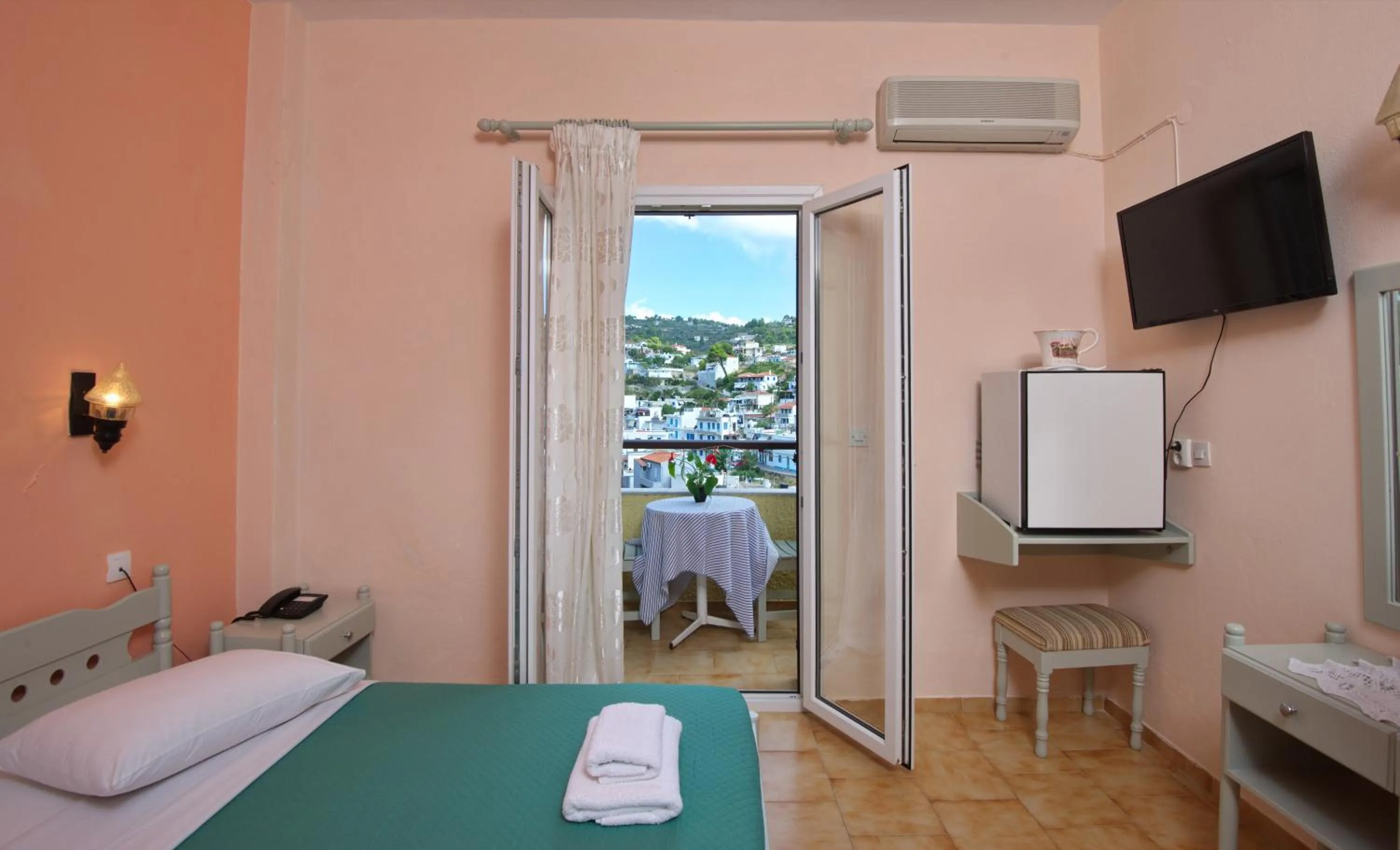 Photo of the whole room, Bed in Haravgi Hotel