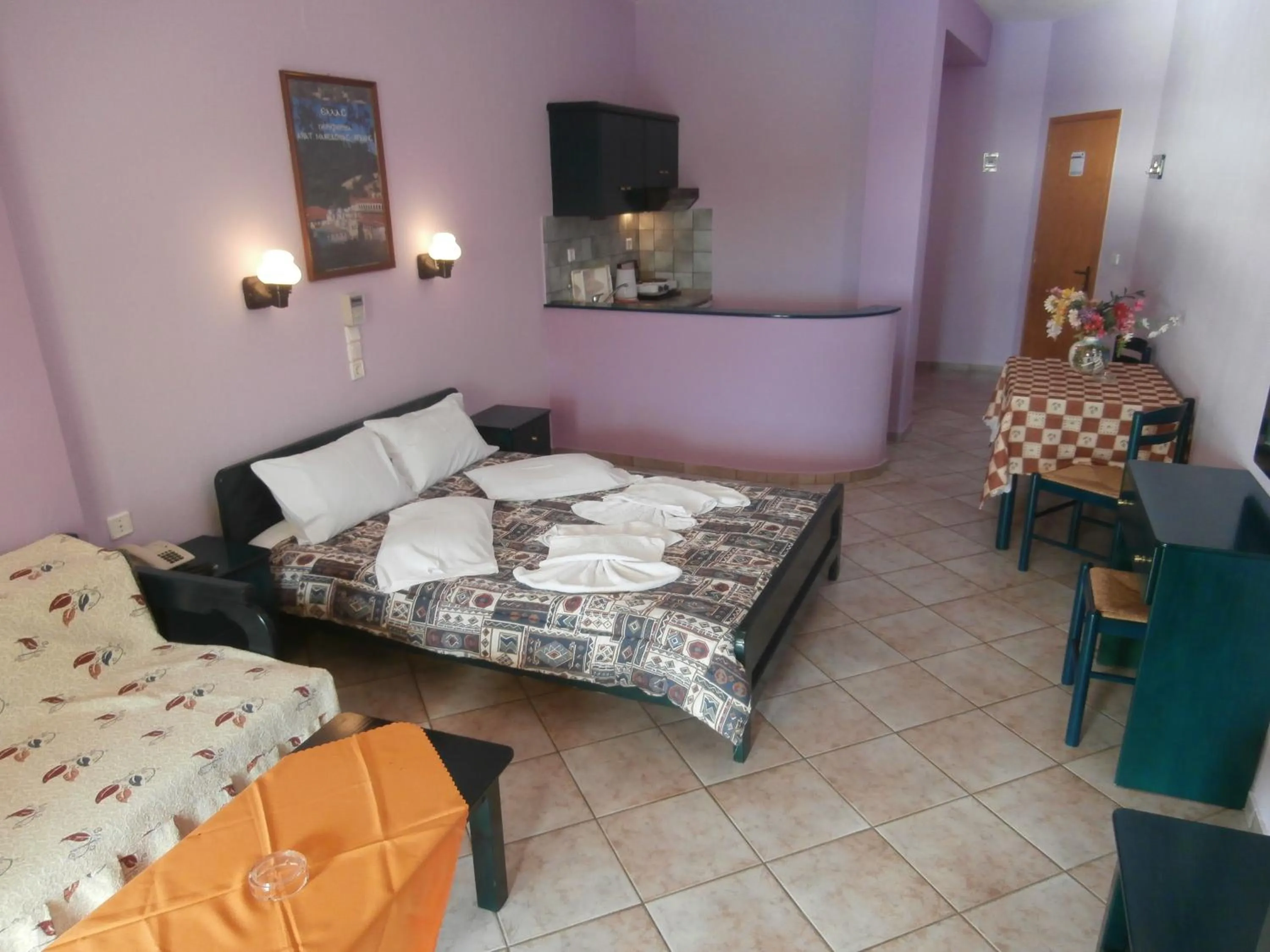 Photo of the whole room, Bed in Haravgi Hotel